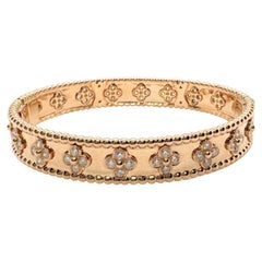 Van Cleef & Arpels Perlée Diamond Clover 18 Karat Rose Gold Bangle Bracelet Van Cleef & Arpels Perlée Diamond Clover 18 Karat Rose Gold Bangle Bracelet