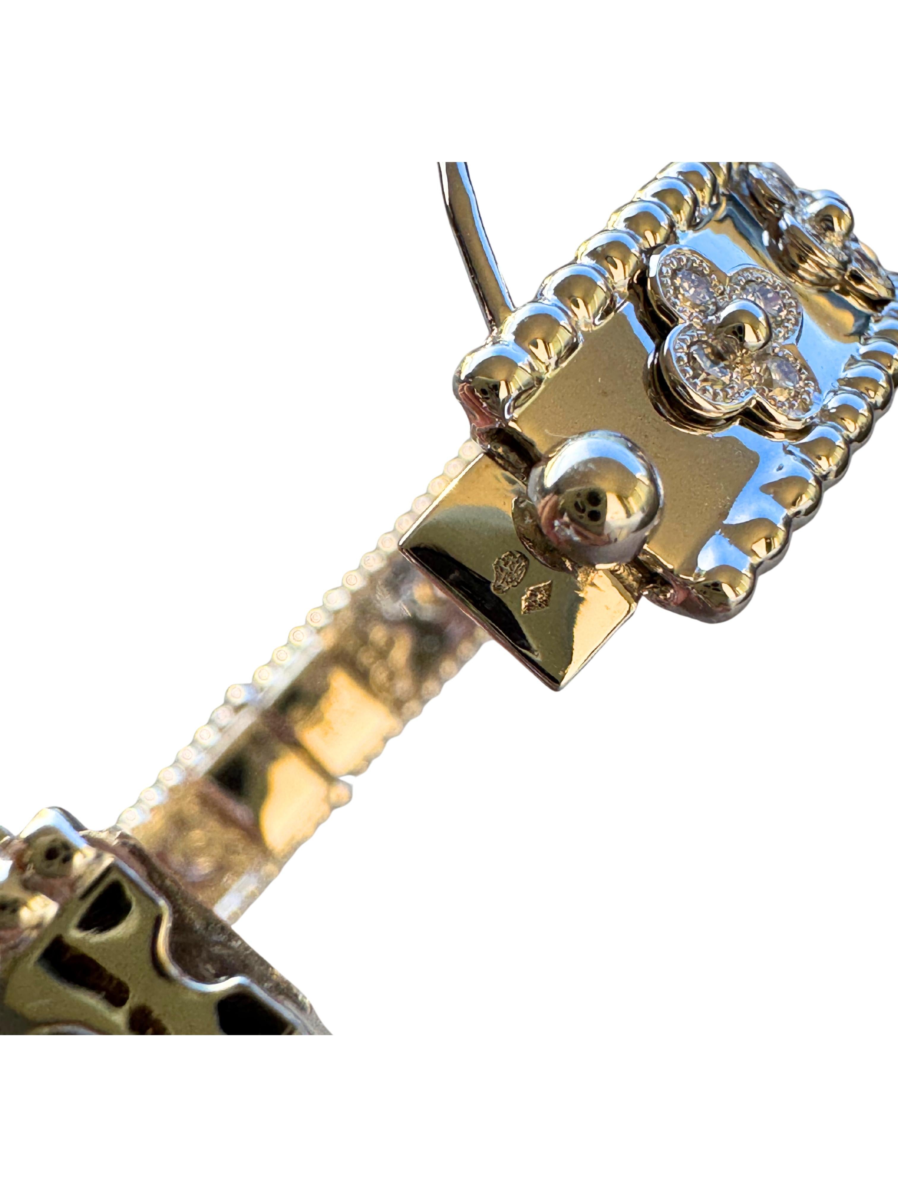 Van Cleef & Arpels Bracciale M con Diamante Perlée e Trifoglio in Oro Bianco 18 Carati in vendita 5