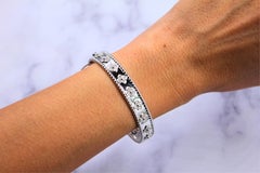 Van Cleef & Arpels Perlée Diamond Clover 18 Karat White Gold M Bangle Bracelet