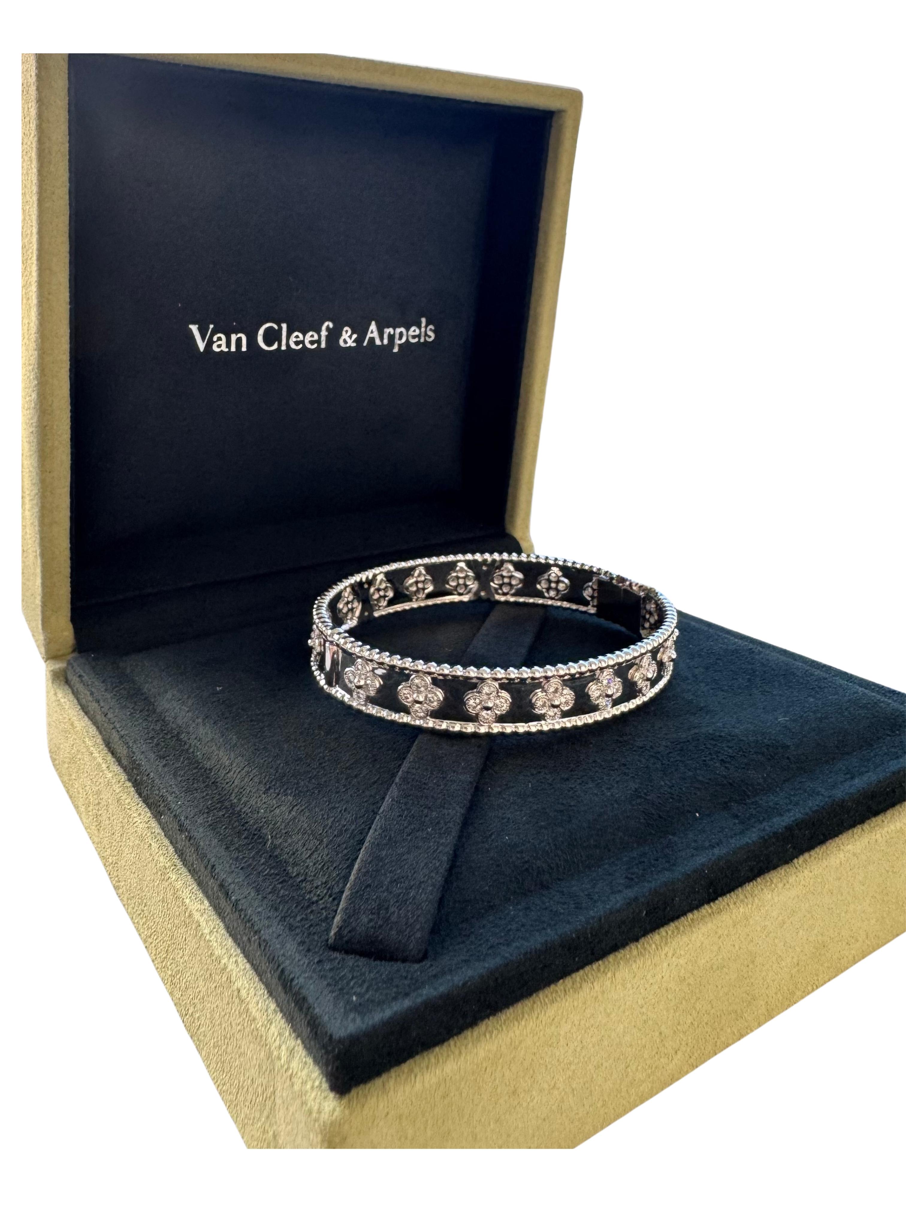 da uomo o donna Van Cleef & Arpels Bracciale M con Diamante Perlée e Trifoglio in Oro Bianco 18 Carati in vendita