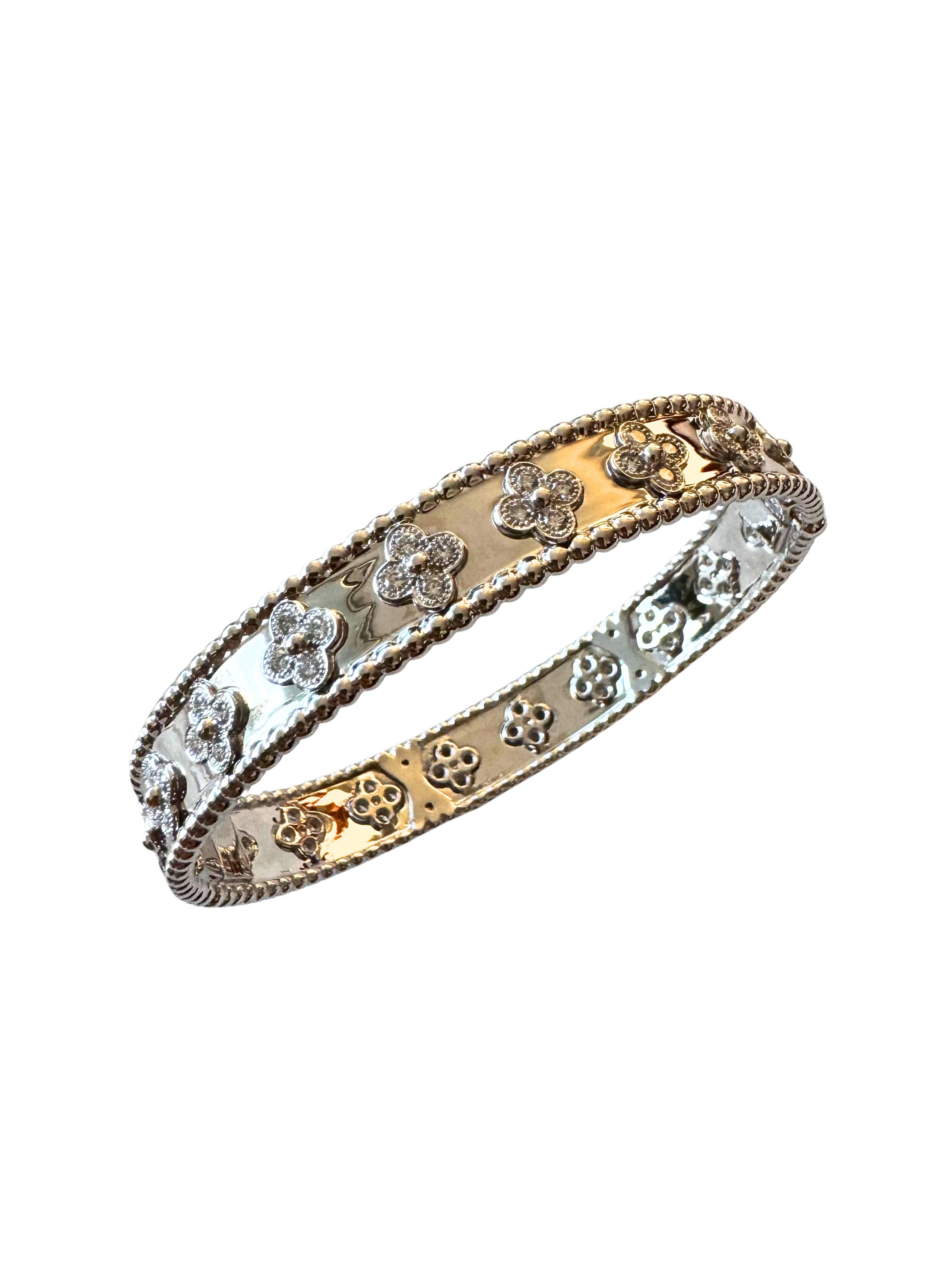 Van Cleef & Arpels Bracciale M con Diamante Perlée e Trifoglio in Oro Bianco 18 Carati in vendita 1