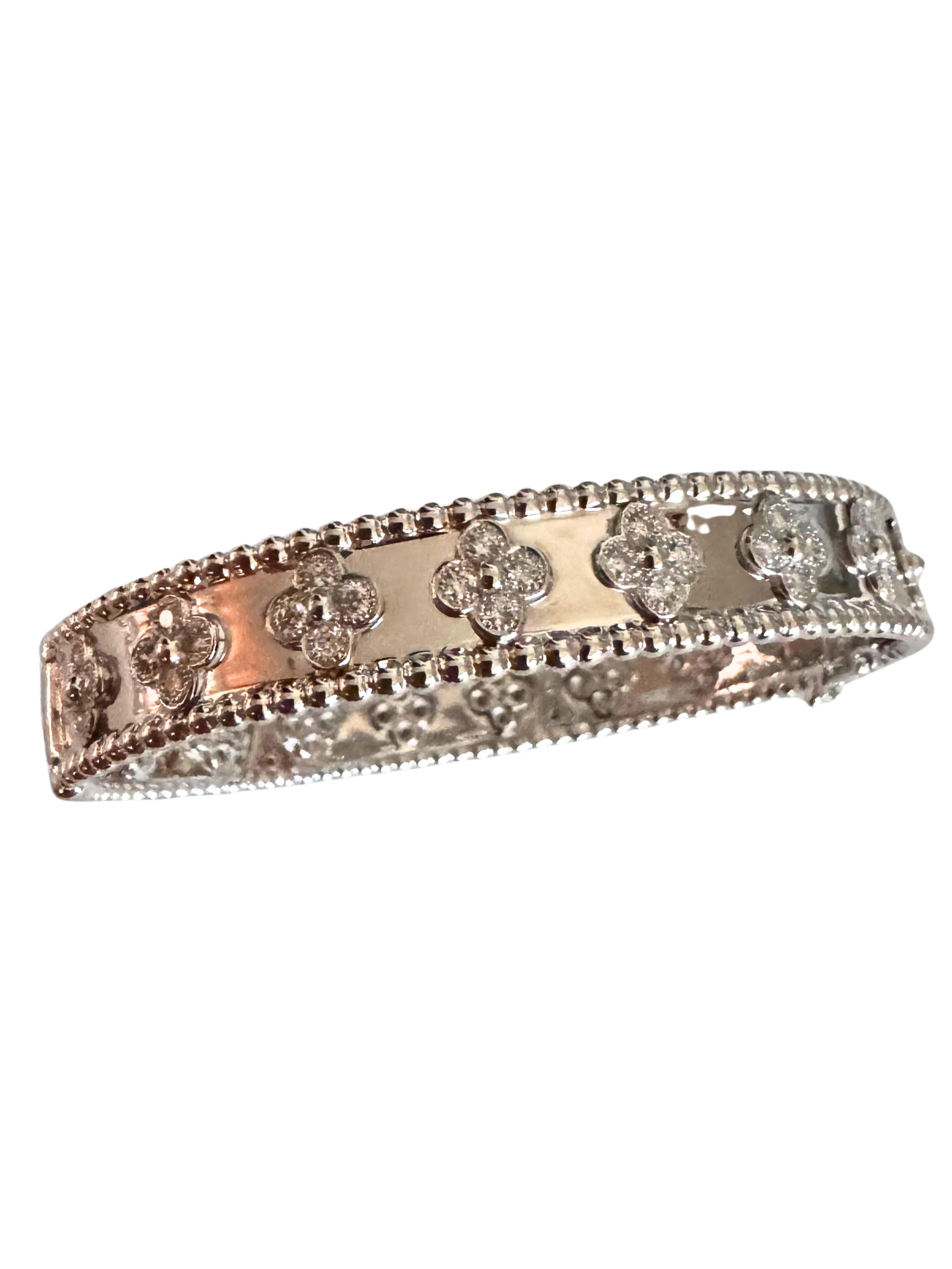 Van Cleef & Arpels Bracciale M con Diamante Perlée e Trifoglio in Oro Bianco 18 Carati in vendita 3