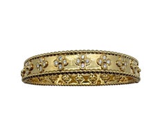 Van Cleef & Arpels Perlée Diamond Clover 18 Karat Yellow Gold Bangle Bracelet