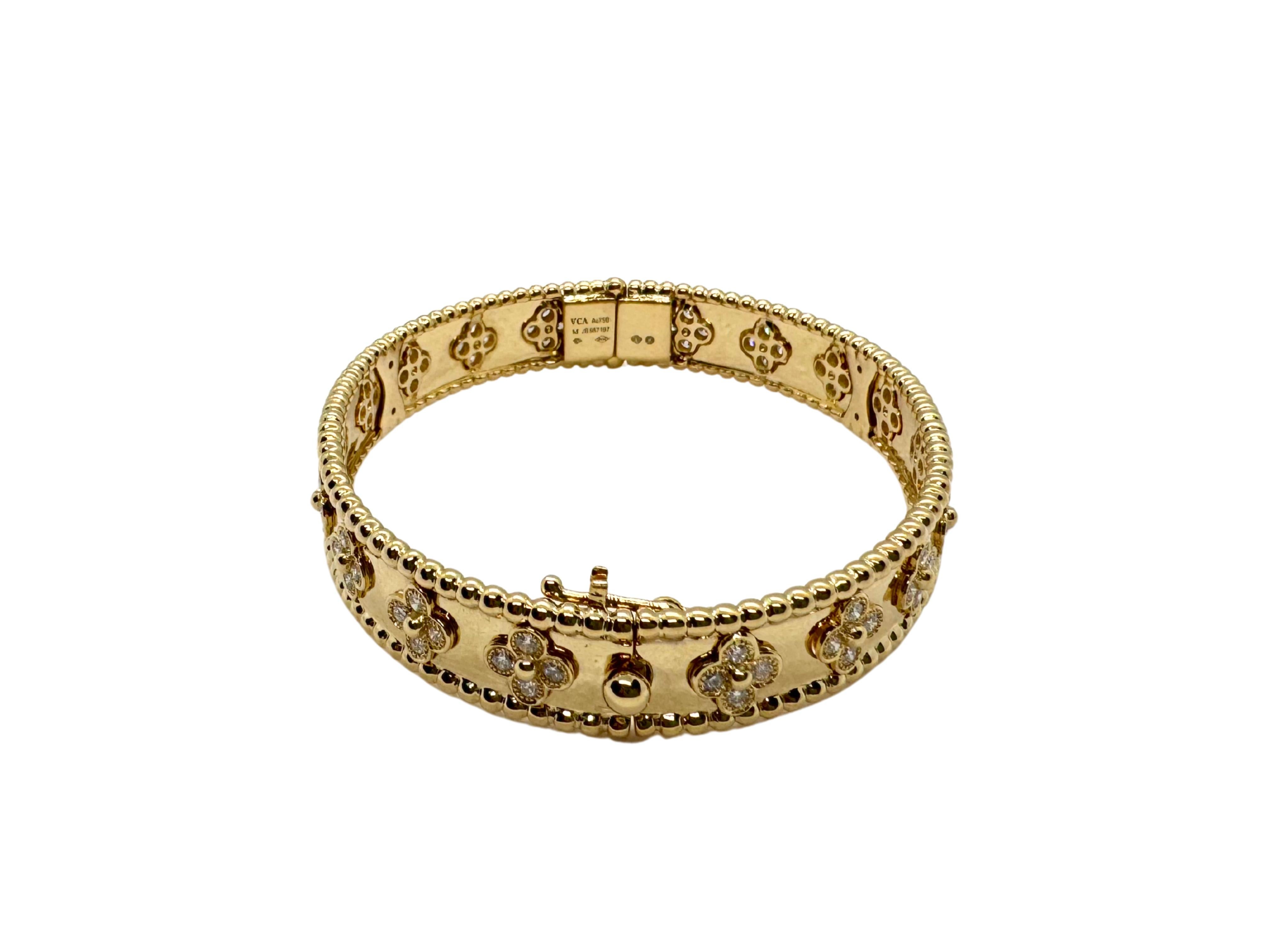 Women's or Men's Van Cleef & Arpels Perlée Diamond Clover 18 Karat Yellow Gold Bangle Bracelet For Sale