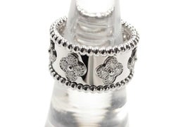 Bague « Perlee Diamond Clover » de Van Cleef & Arpels, en or blanc 18 carats, taille 50 (EU)