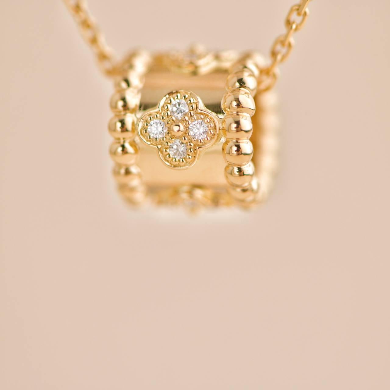 Women's or Men's Van Cleef & Arpels Perlée Diamond Flower 18K Yellow Gold Pendant Necklace