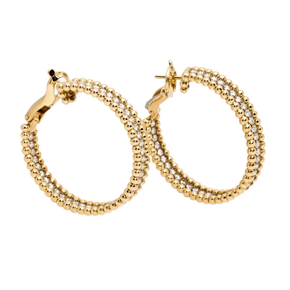 While it may be a dream for many to own a pair of earrings as mesmerizing as this one from Van Cleef & Arpels, you can proudly have this very dream on your ears. Finely created from 18k yellow gold in a hoop silhouette and lined with beads along the