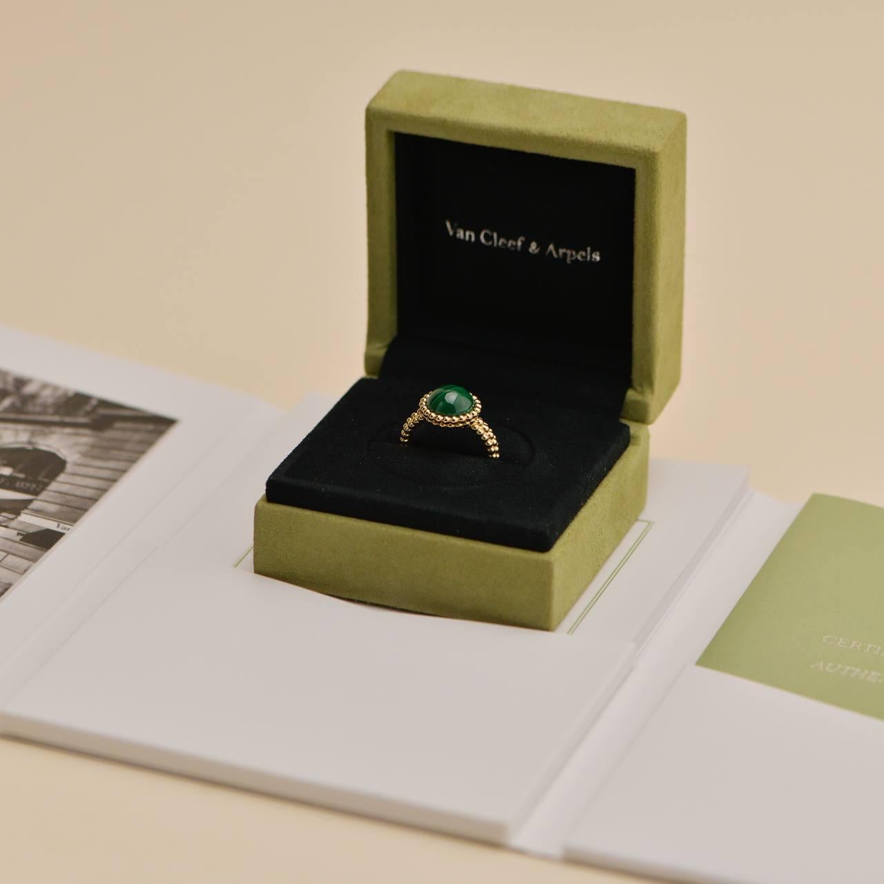 SKU	33301567
Comes With	Full Set (Box + Card)
Date	2019
Model	VCARP4DP54
Serial Number	JA******
Metal	18k Yellow Gold
Stones	Malachite
Weight	Approximately 8.88 g
Width	Approximately 2 cm
Condition	Excellent
Other Info	Band Diameter: Approximately