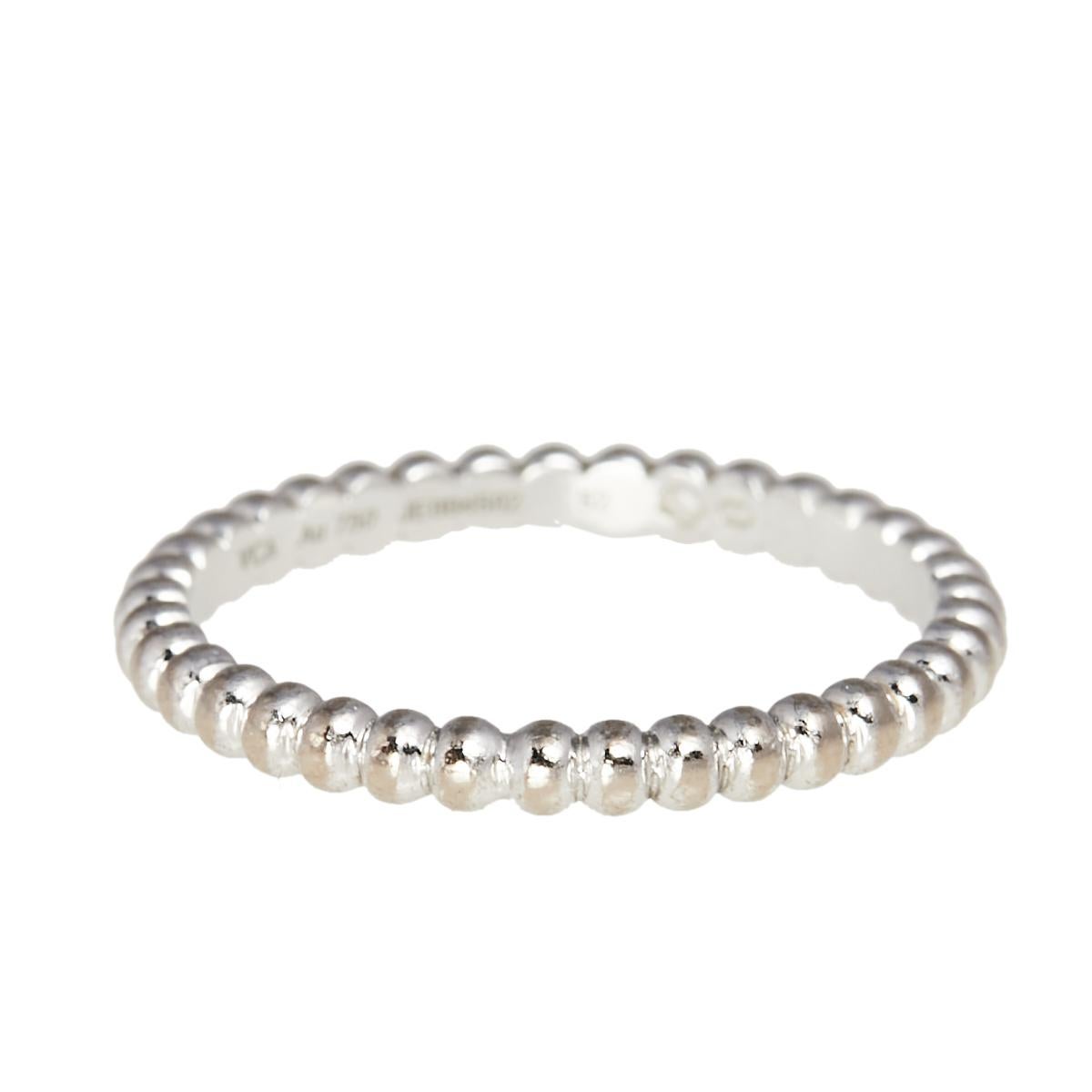 While it may be a dream for many to own a ring as beautiful as this one from Van Cleef & Arpels, you can proudly have this very dream sitting on your finger. Finely created from 18k white gold, the narrow band ring is visually stunning. Set