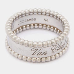 Van Cleef & Arpels Signature Perlée Bague en or blanc 18k Taille 54