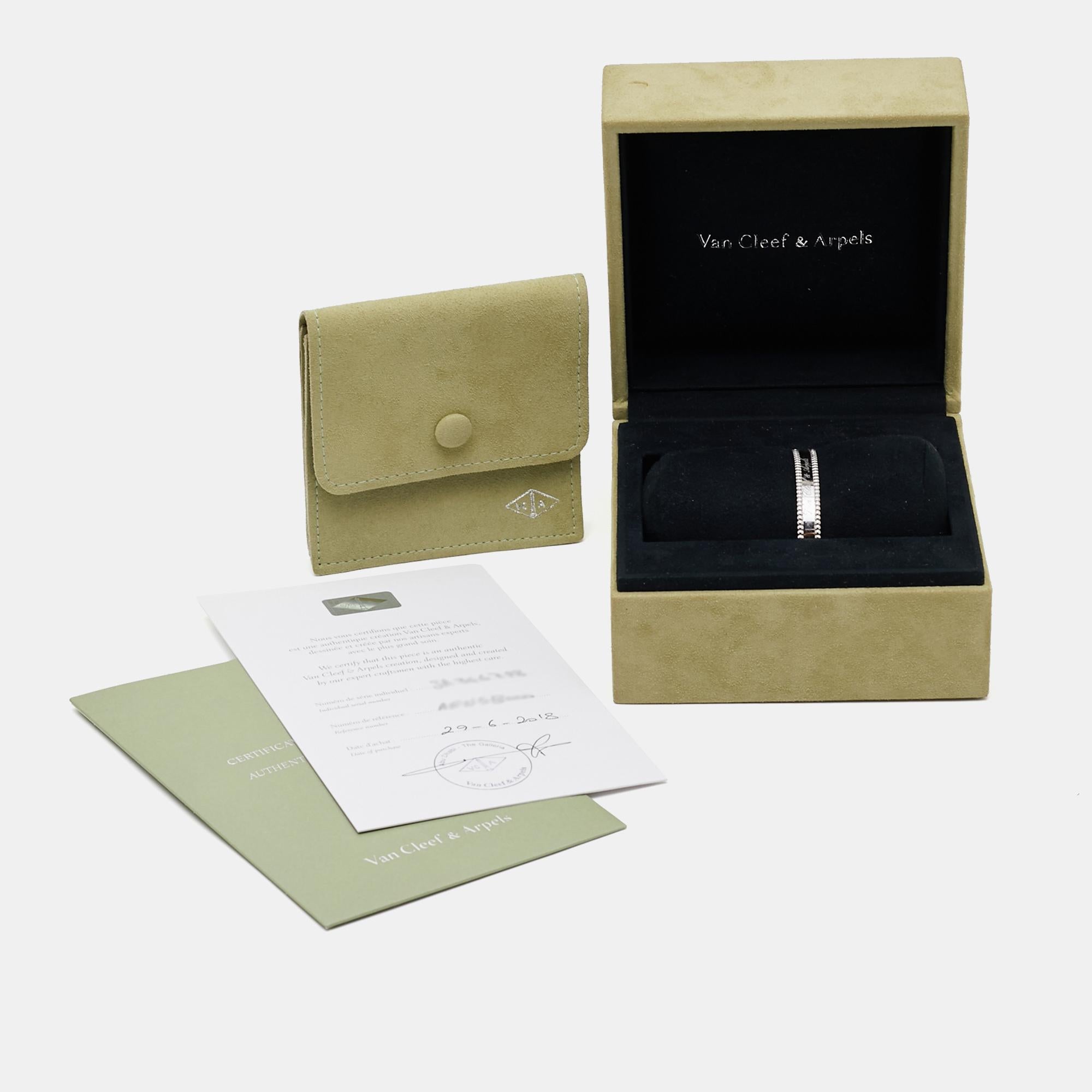 Van Cleef & Arpels Perlée Signature 18k White Gold Bracelet M In Good Condition In Dubai, Al Qouz 2