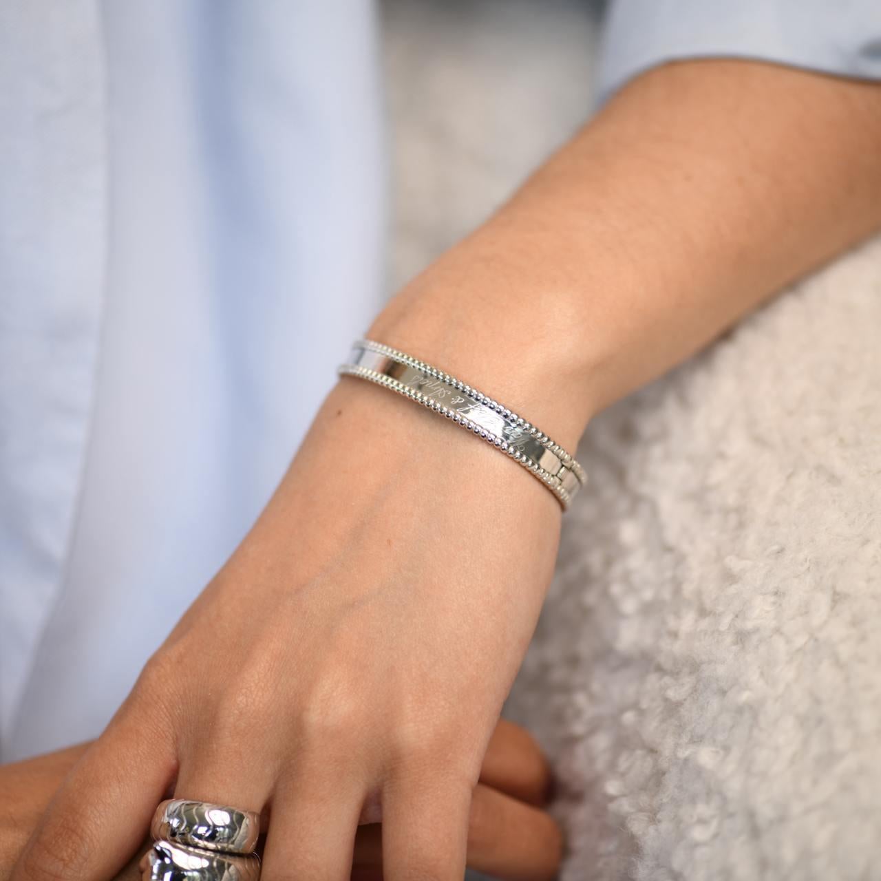 Van Cleef & Arpels Perlée Signature 18K White Gold Bracelet Size Small In Excellent Condition For Sale In Banbury, GB