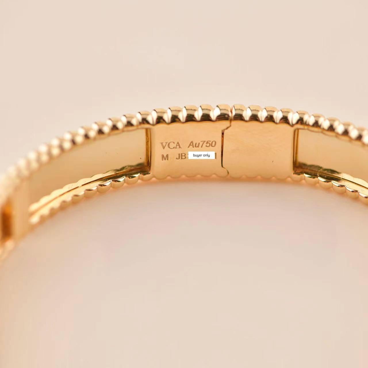 Women's or Men's Van Cleef & Arpels Perlée Signature 18K Yellow Gold Bracelet Medium Model