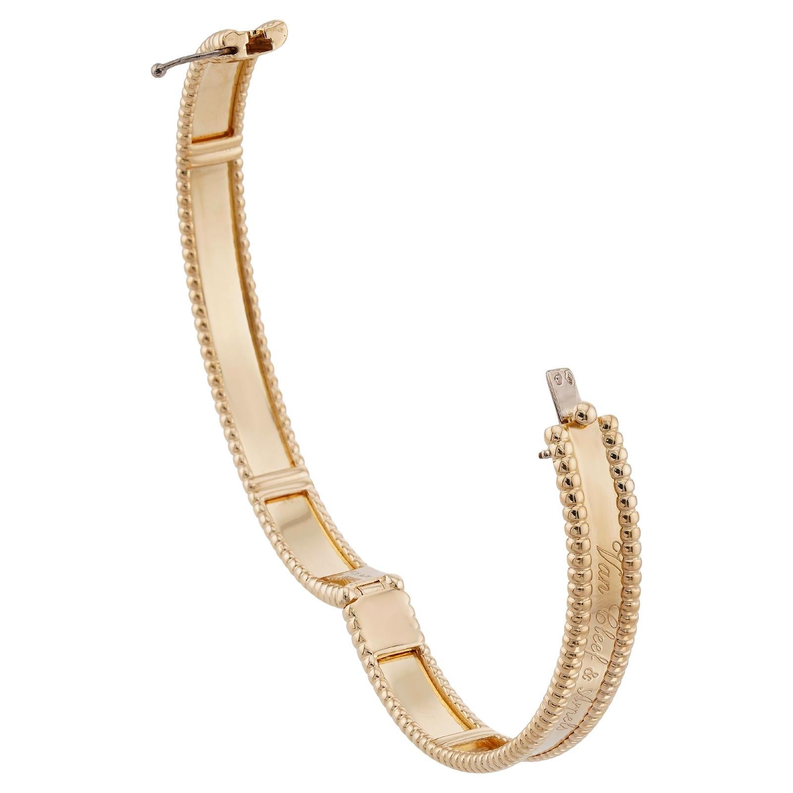 VAN CLEEF & ARPELS Perlee Signature Bracelet de taille moyenne en or jaune 18 carats en vente 3