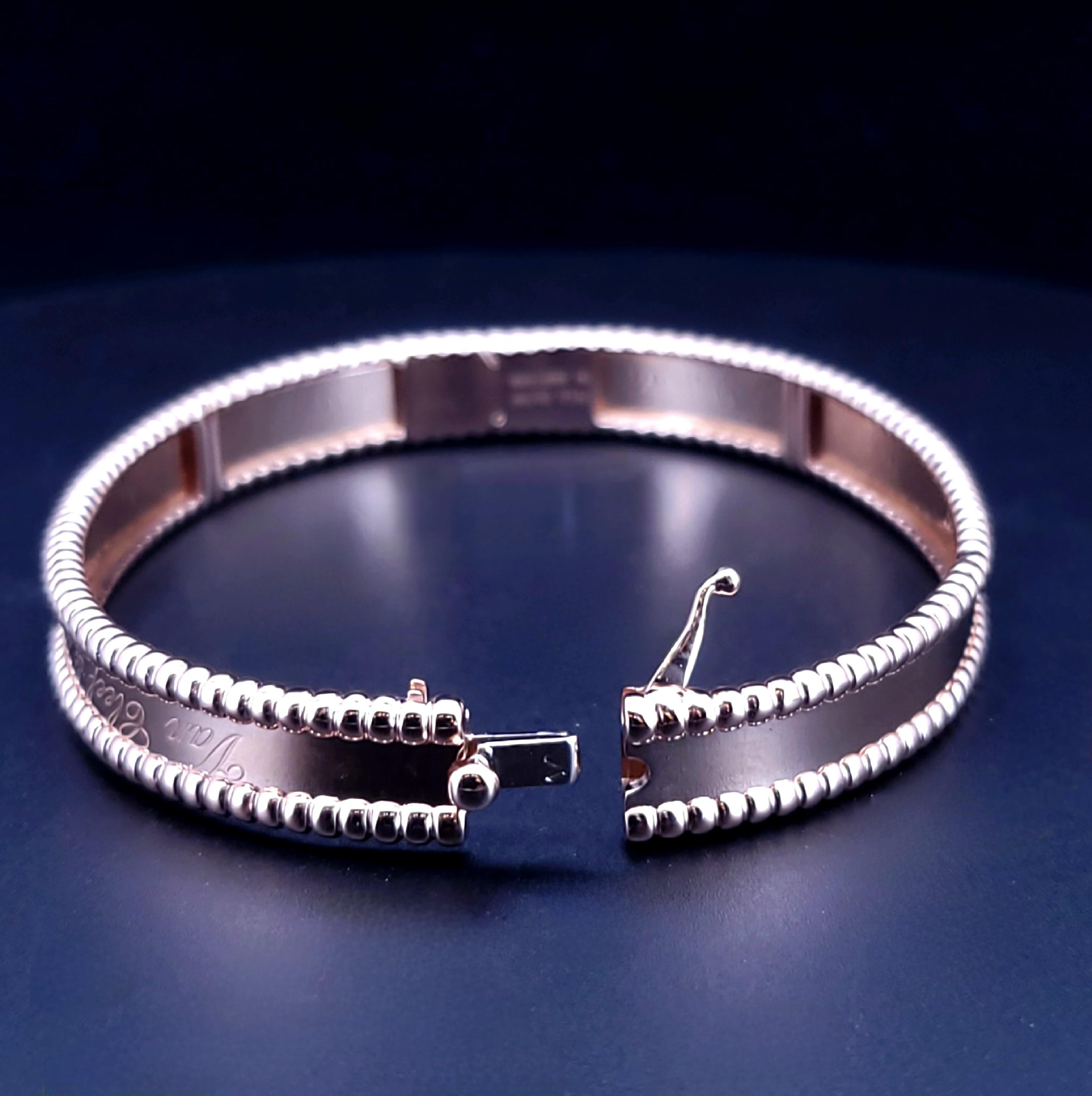 Van Cleef & Arpels Perlee Signature Bangel  Oro rosa 18K 750  Dimensione media In condizioni Nuovo in vendita a New York, NY