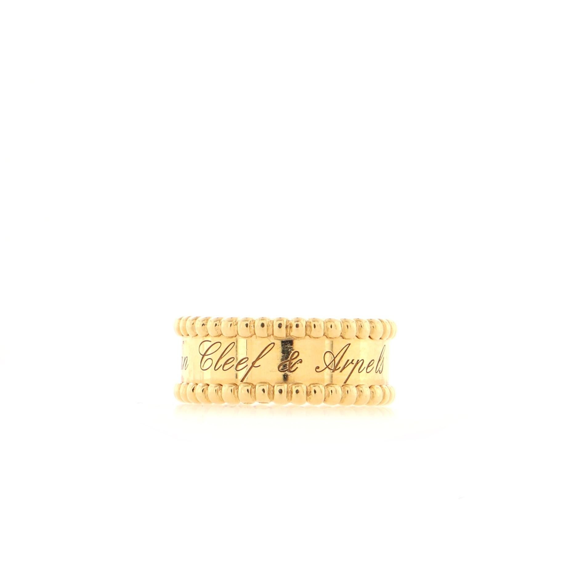 Zustand: Ausgezeichnet. Leichte Abnutzung.
Zubehör: Kein Zubehör
Abmessungen: Größe: 5,25 - 50, Breite: 8,15 mm
Designer: Van Cleef & Arpels
Modell: Perlee Signature Ring 18K Gelbgold
Äußere Farbe: Gelbgold
Artikel Nummer: 174723/1