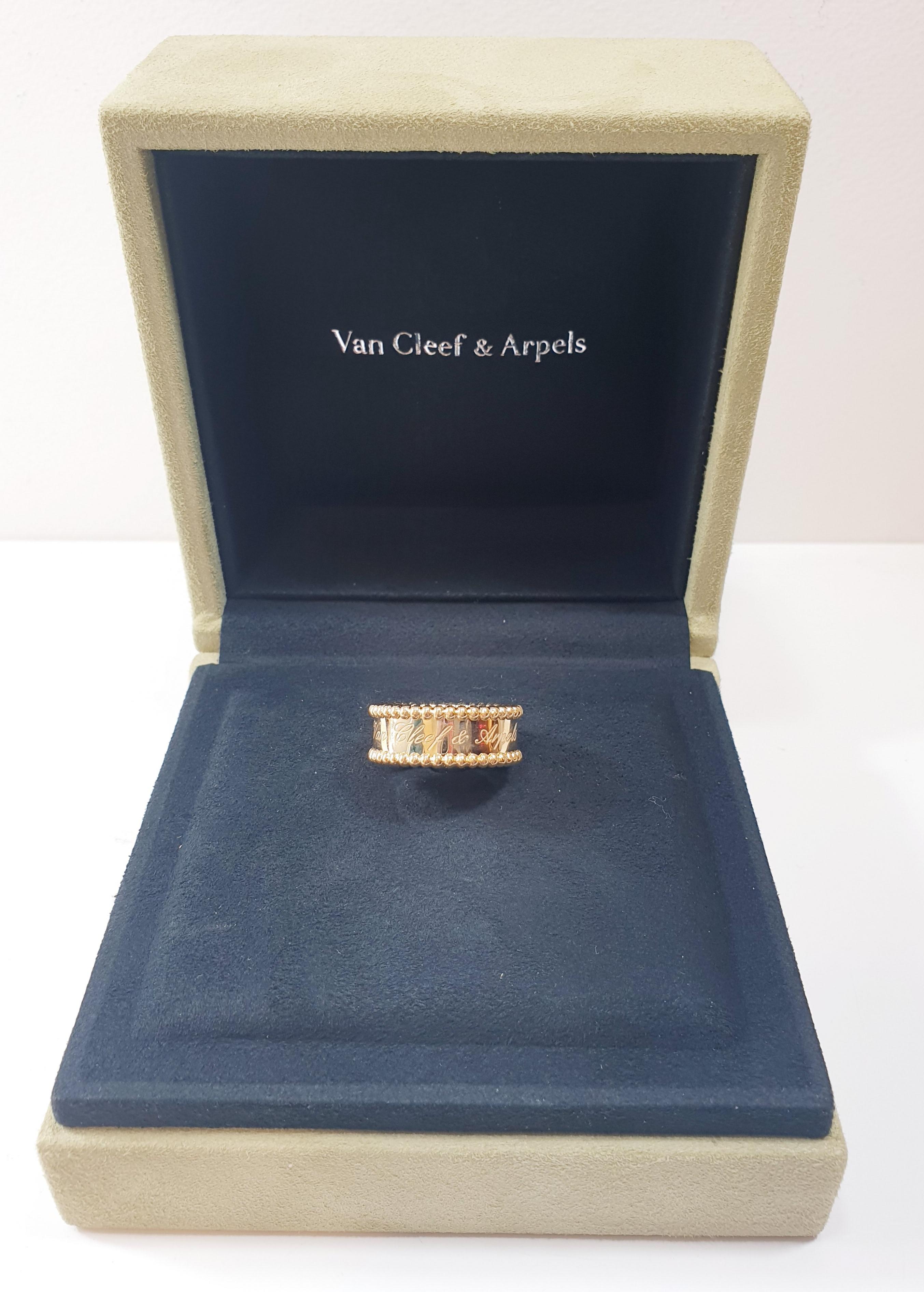 Van Cleef & Arpels Perlée Signature Statement Ring in 18k yellow gold  In Excellent Condition In Bilbao, ES