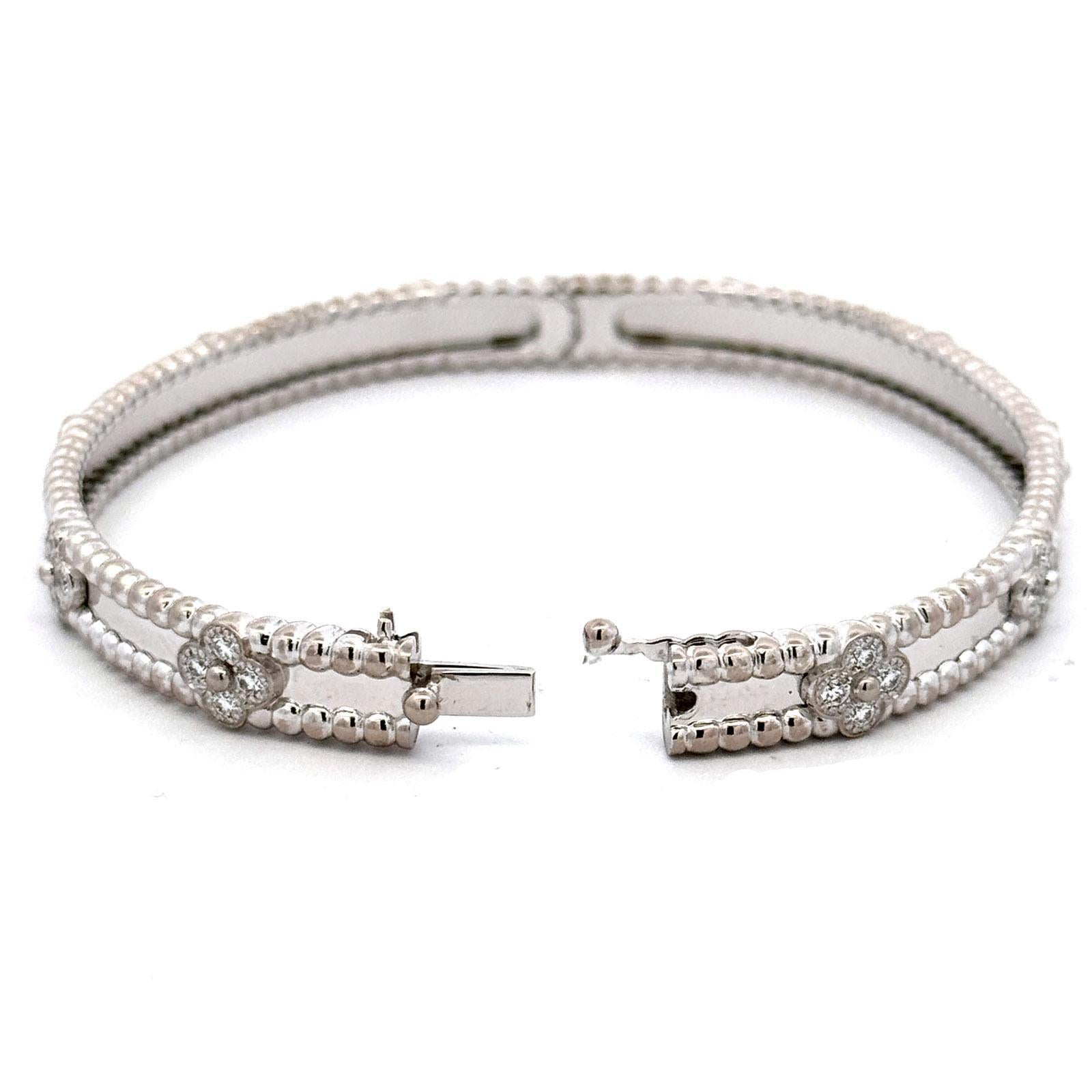 Van Cleef & Arpels Bracelet Perlée Sweet Clovers Diamant or blanc 18K Excellent état - En vente à Boca Raton, FL