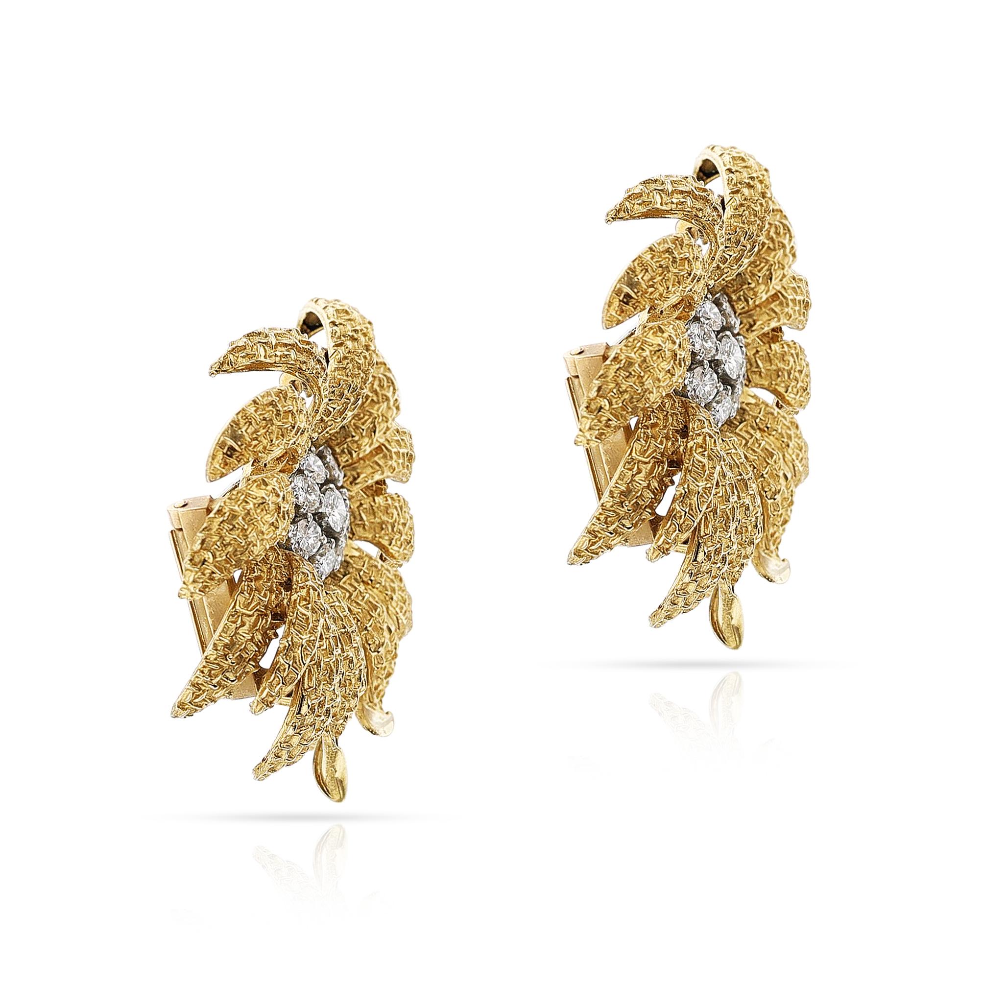 Round Cut Van Cleef & Arpels Péry et Fils Diamond Flower Brooch Pair, 18k
