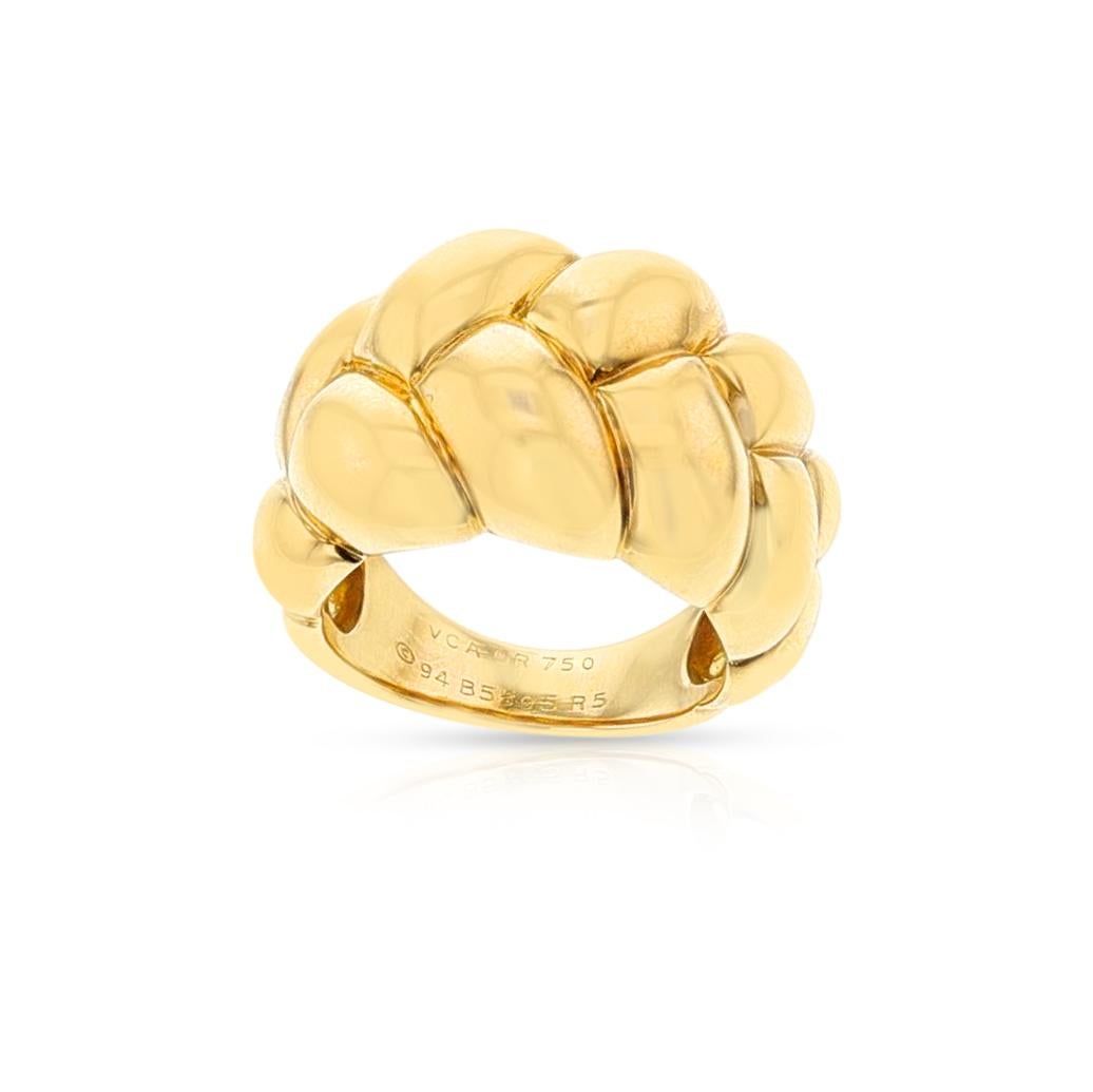 A Van Cleef & Arpels (Péry et Fils) Gold Rope Bombe Ring made in 18k Yellow Gold. The total weight of the ring is 14 grams. The ring size is US 6.50.



SKU: 1539