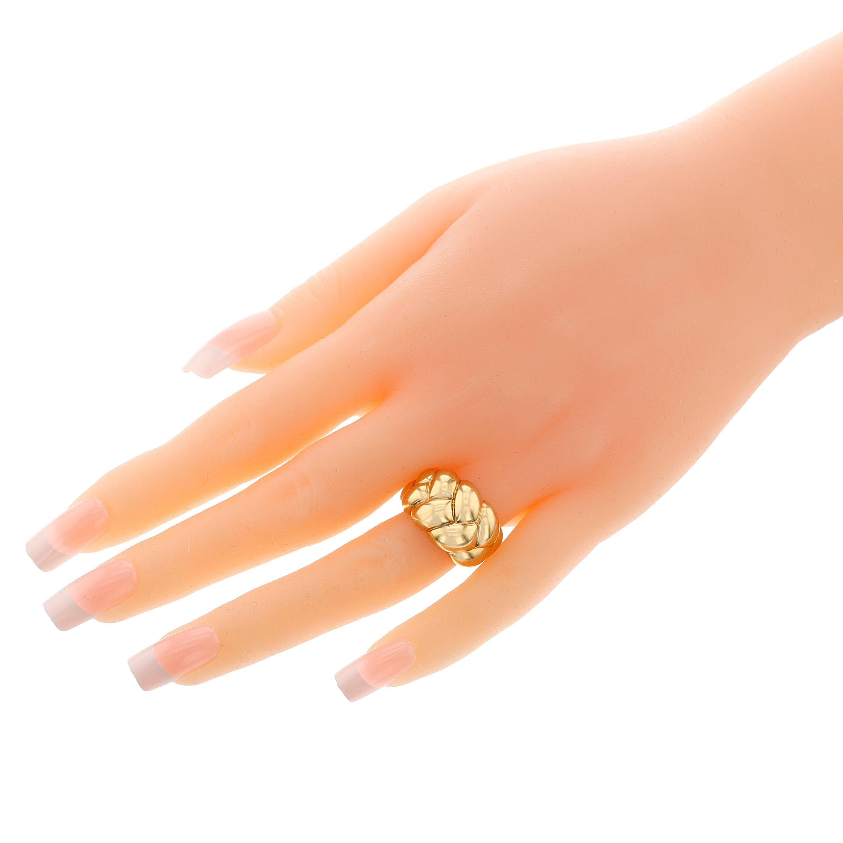 Van Cleef & Arpels (Péry et Fils) Gold Rope Bombe Ring, 18k For Sale 3