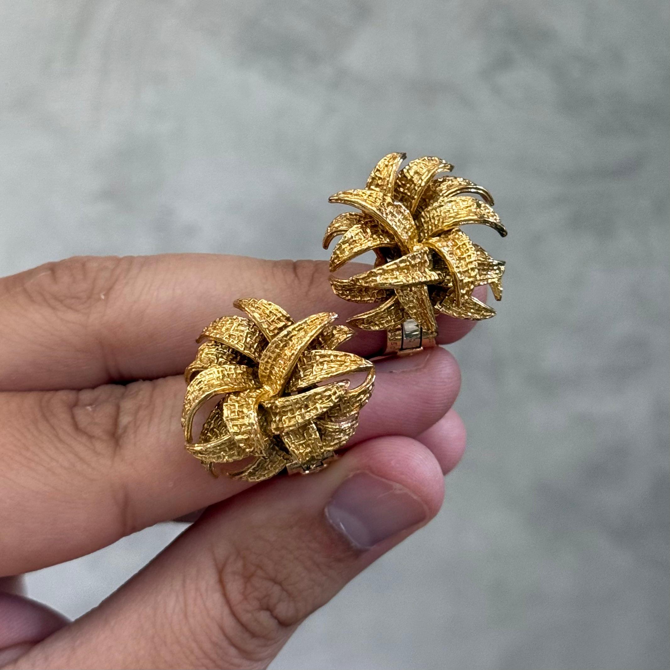 Van Cleef & Arpels Pery & Fils VCA Boucles d'oreilles diamants Broche parure florale Or 1960s en vente 4
