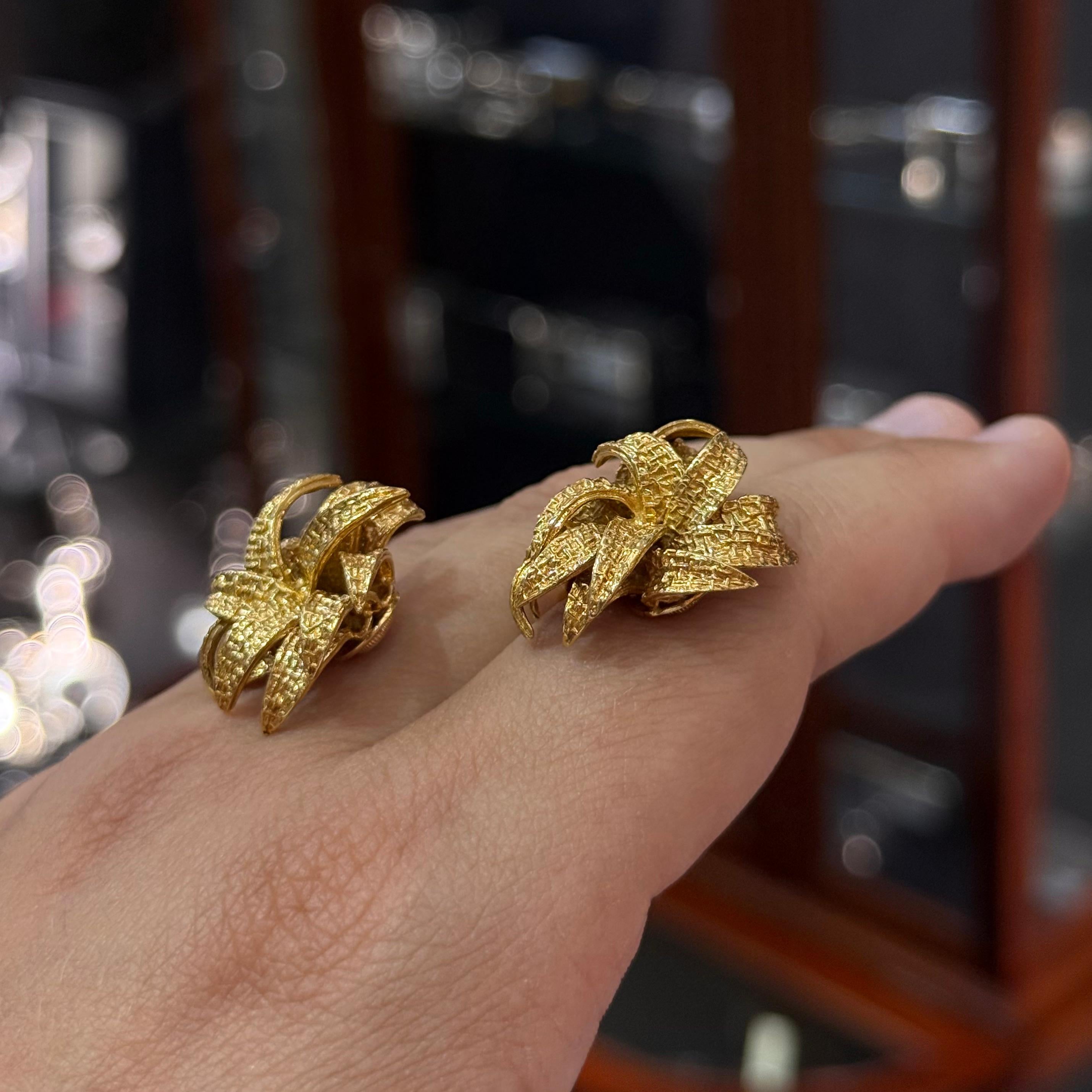 Van Cleef & Arpels Pery & Fils VCA Boucles d'oreilles diamants Broche parure florale Or 1960s en vente 7