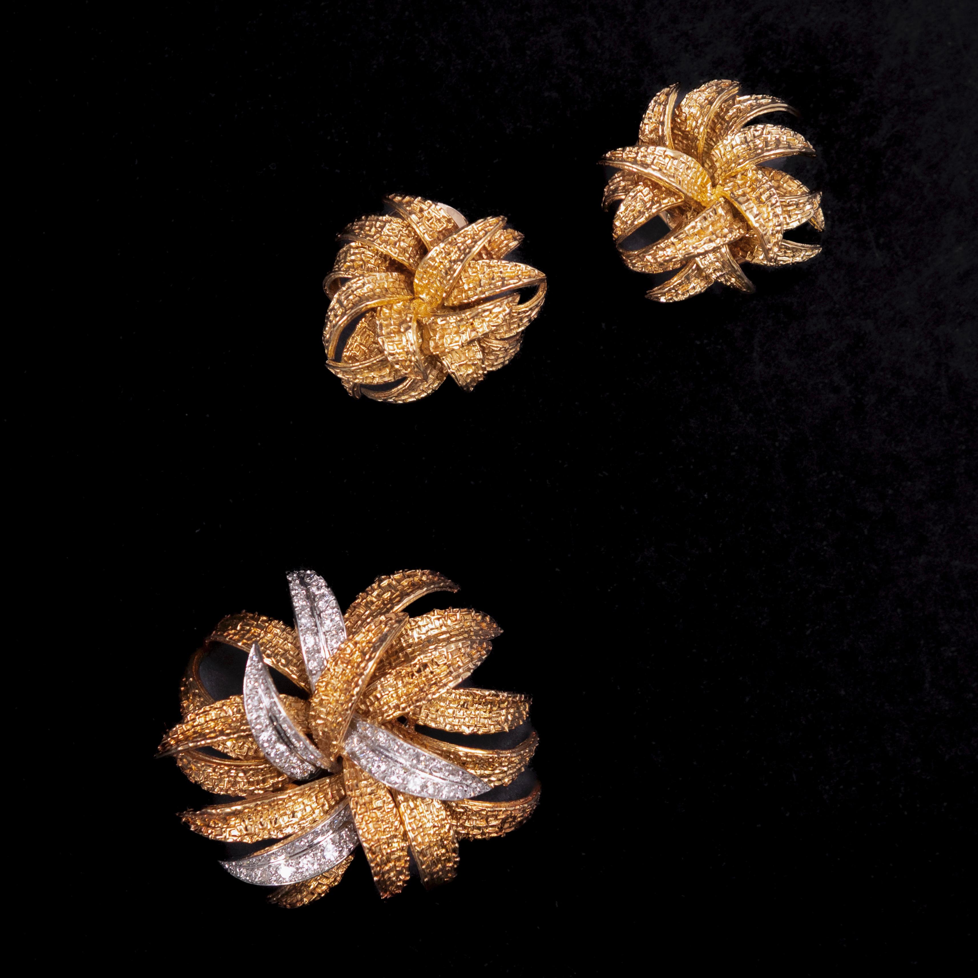 Van Cleef & Arpels Pery & Fils VCA Boucles d'oreilles diamants Broche parure florale Or 1960s en vente 2
