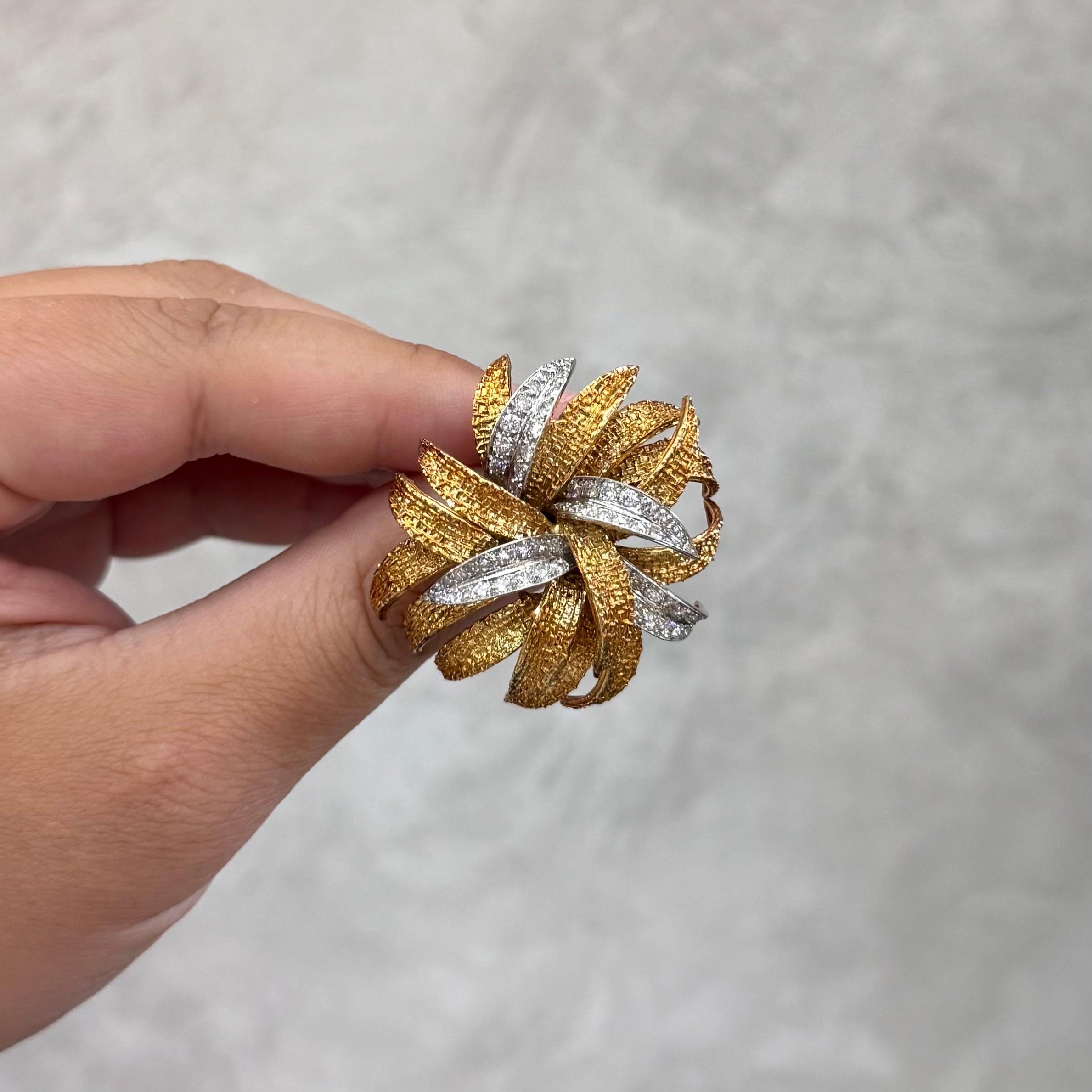 Van Cleef & Arpels Pery & Fils VCA Boucles d'oreilles diamants Broche parure florale Or 1960s en vente 3