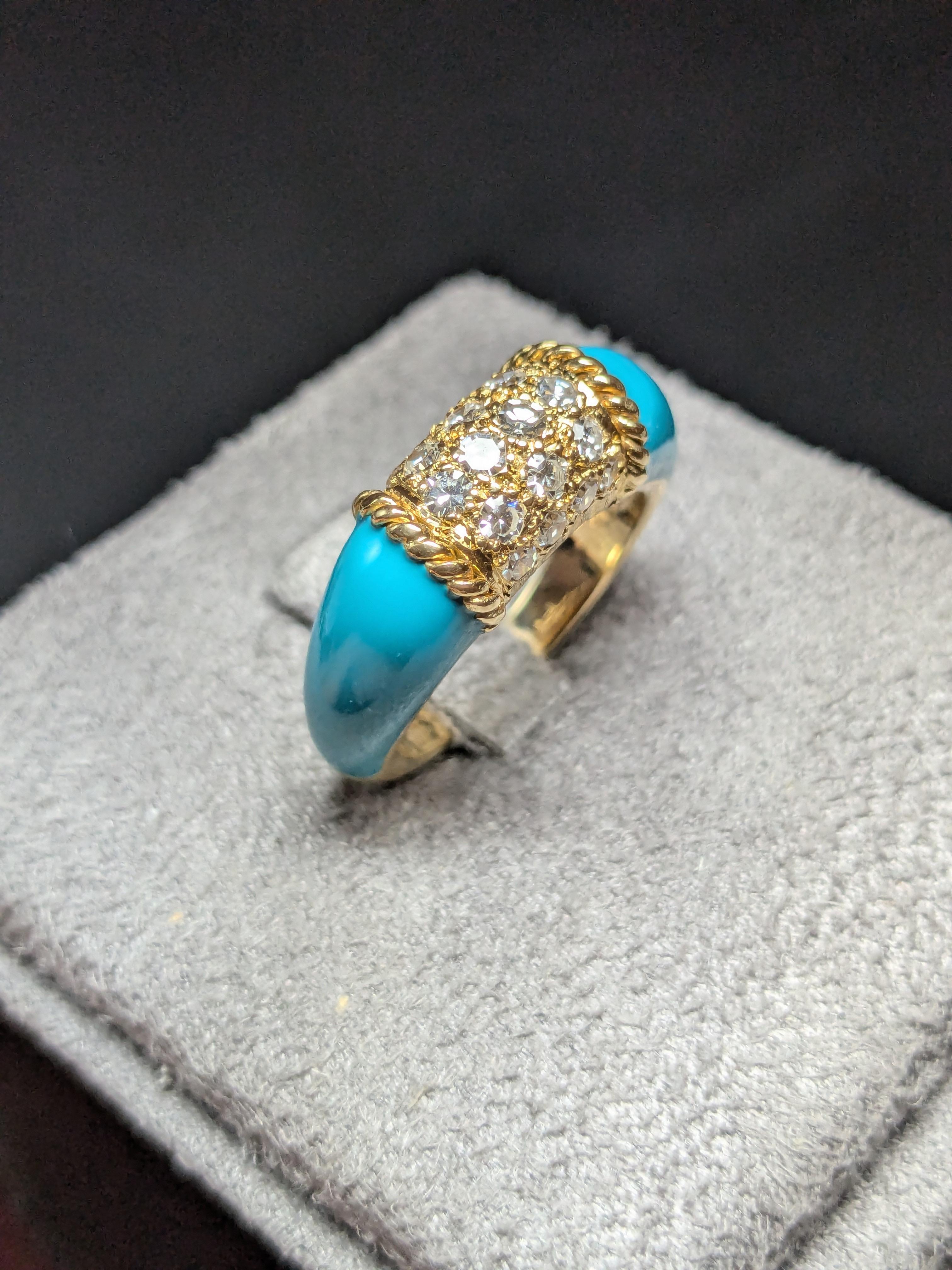 Van Cleef & Arpels Ring 
Philippinisches Modell
Material 18 kt Gold und persischer Türkis
Mit 18 Diamanten von insgesamt ca. 0,65 ct

