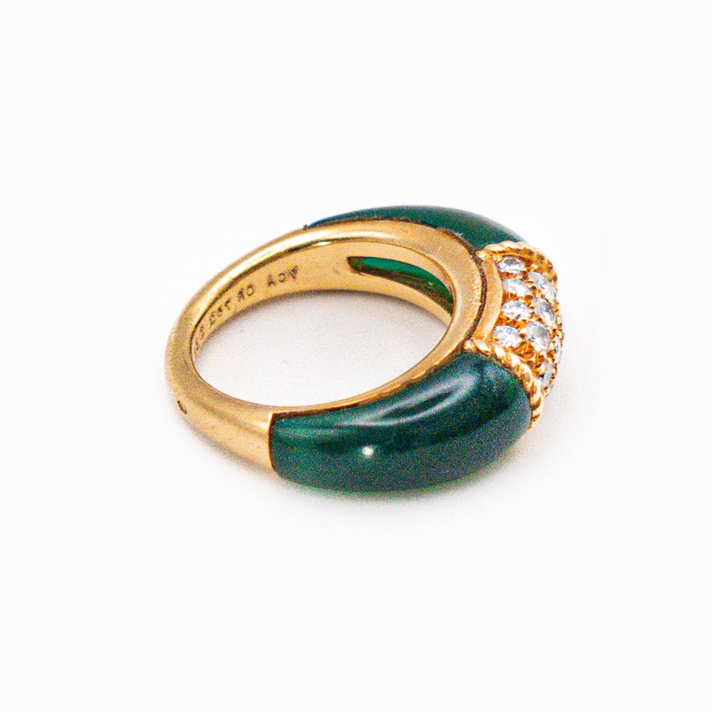 Iconic pave-set diamond curved panel, with tapered chrysoprase cabochon sides and tapered band. Maker’s mark for Van Cleef & Arpels. Estimated total diamond weight 0.55ct. 
French assay marks. 
Ring size 48 
Weight 6.3g 

Gold 18 K , Chrysoprase,