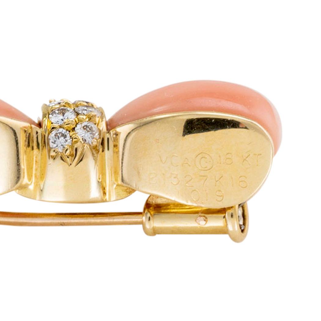 Van Cleef & Arpels Pink Coral Diamond Yellow Gold Bow Brooch In Good Condition In Los Angeles, CA