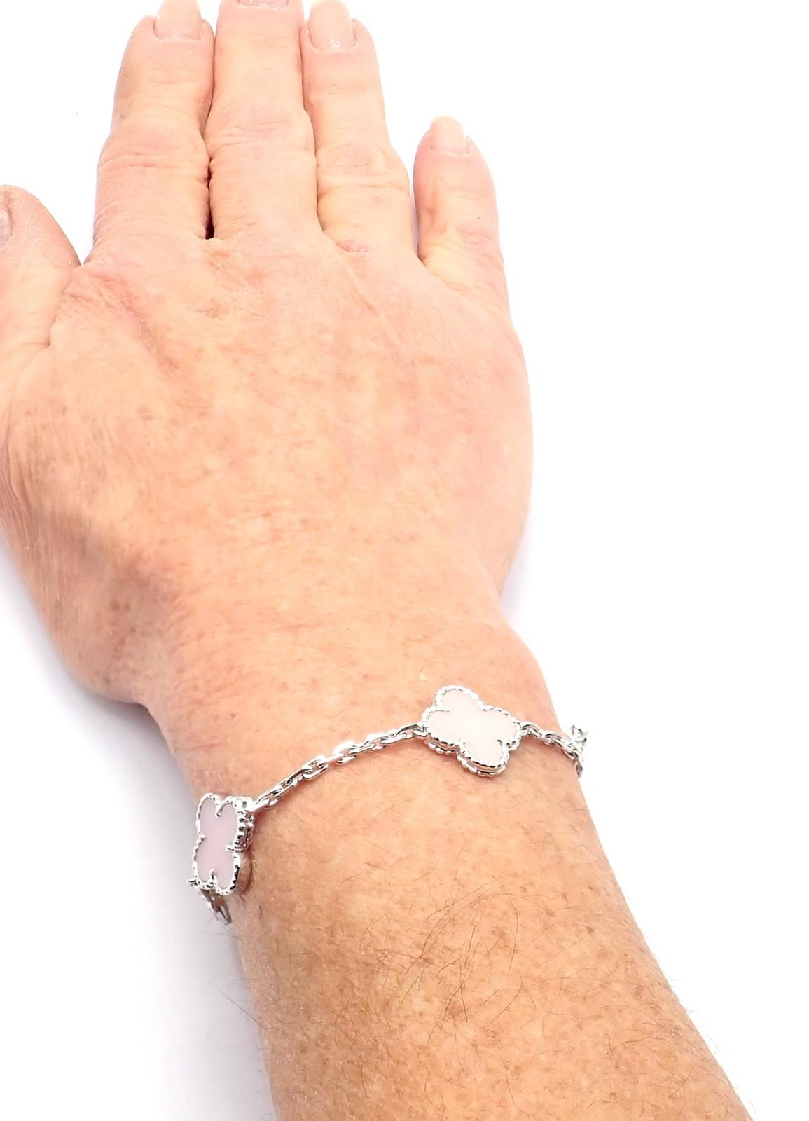 Van Cleef & Arpels Opale rose Vintage Alhambra Five Motif Bracelet en or blanc en vente 5