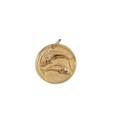 Van Cleef & Arpels Pisces Zodiac Fish Medallion Yellow Gold Medallion Pendant