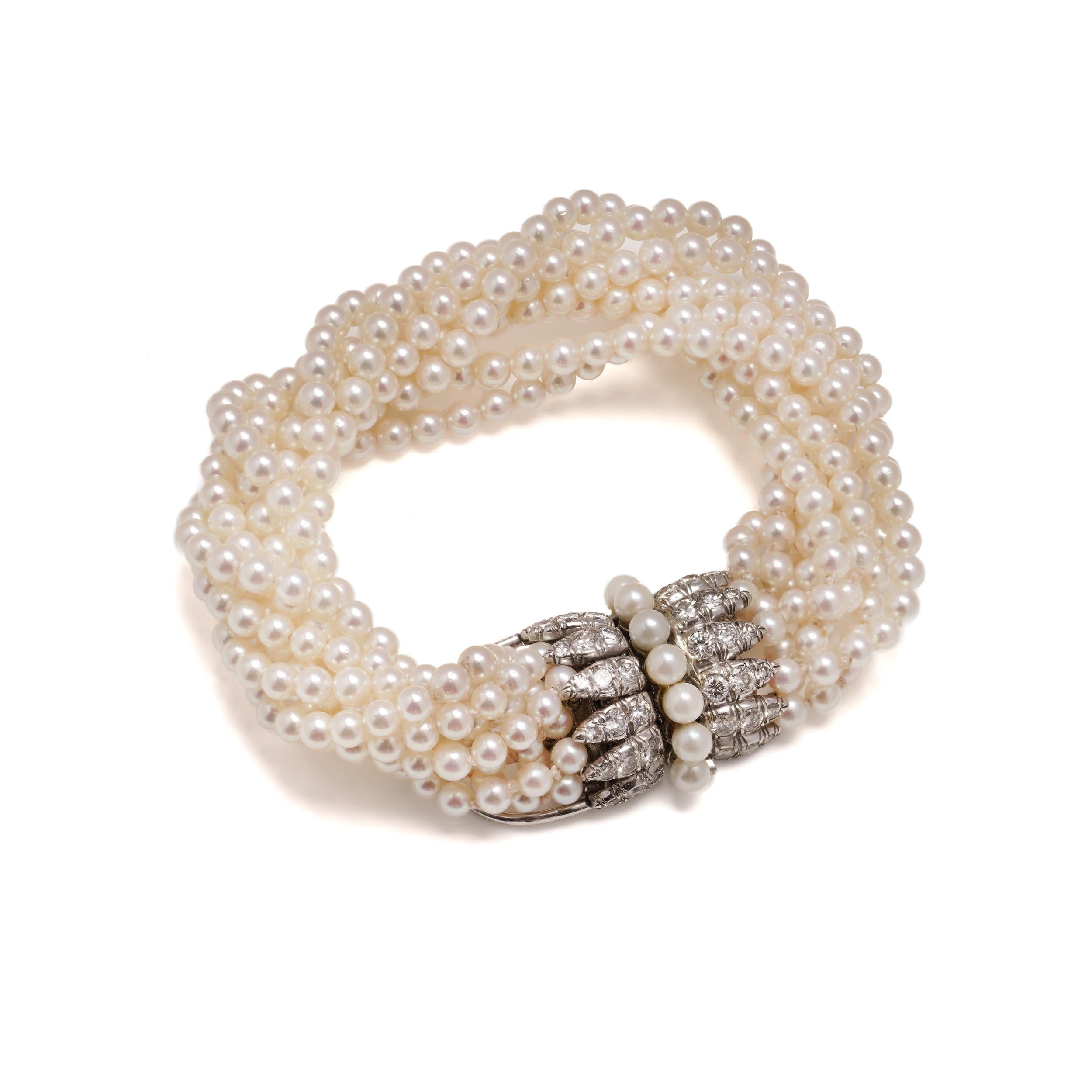 Van Cleef & Arpels Platinum and Diamond Bow Clasp Pearl Bracelet In Good Condition For Sale In Braintree, GB