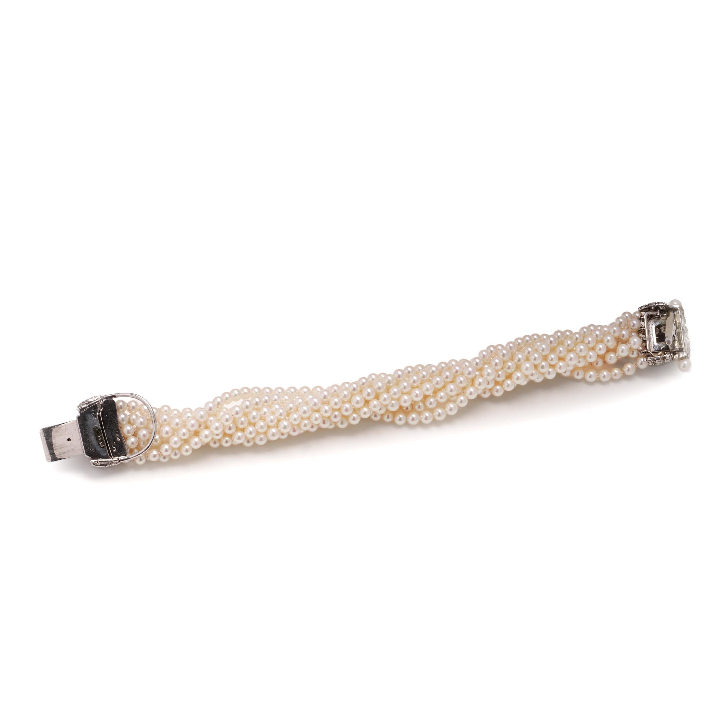 Van Cleef & Arpels Platinum and Diamond Bow Clasp Pearl Bracelet For Sale 3