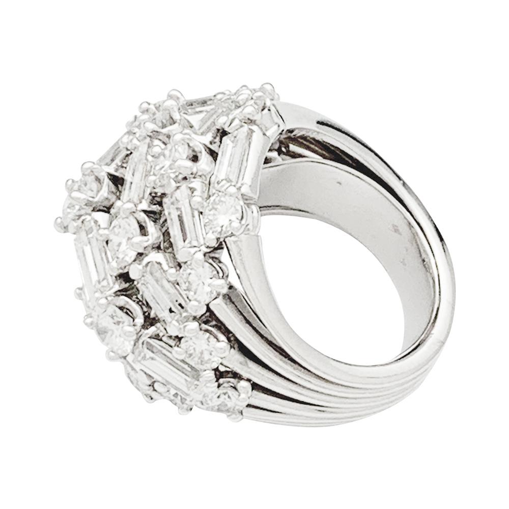 Van Cleef & Arpels Platinum and Diamonds Dome Ring In Excellent Condition In Paris, IDF
