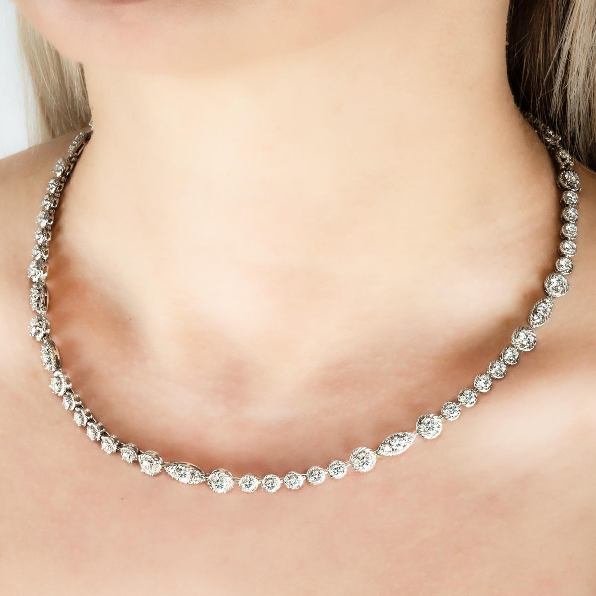 Van Cleef & Arpels Platinum Diamond Choker Necklace 10.00ct TDW In Excellent Condition For Sale In London, GB