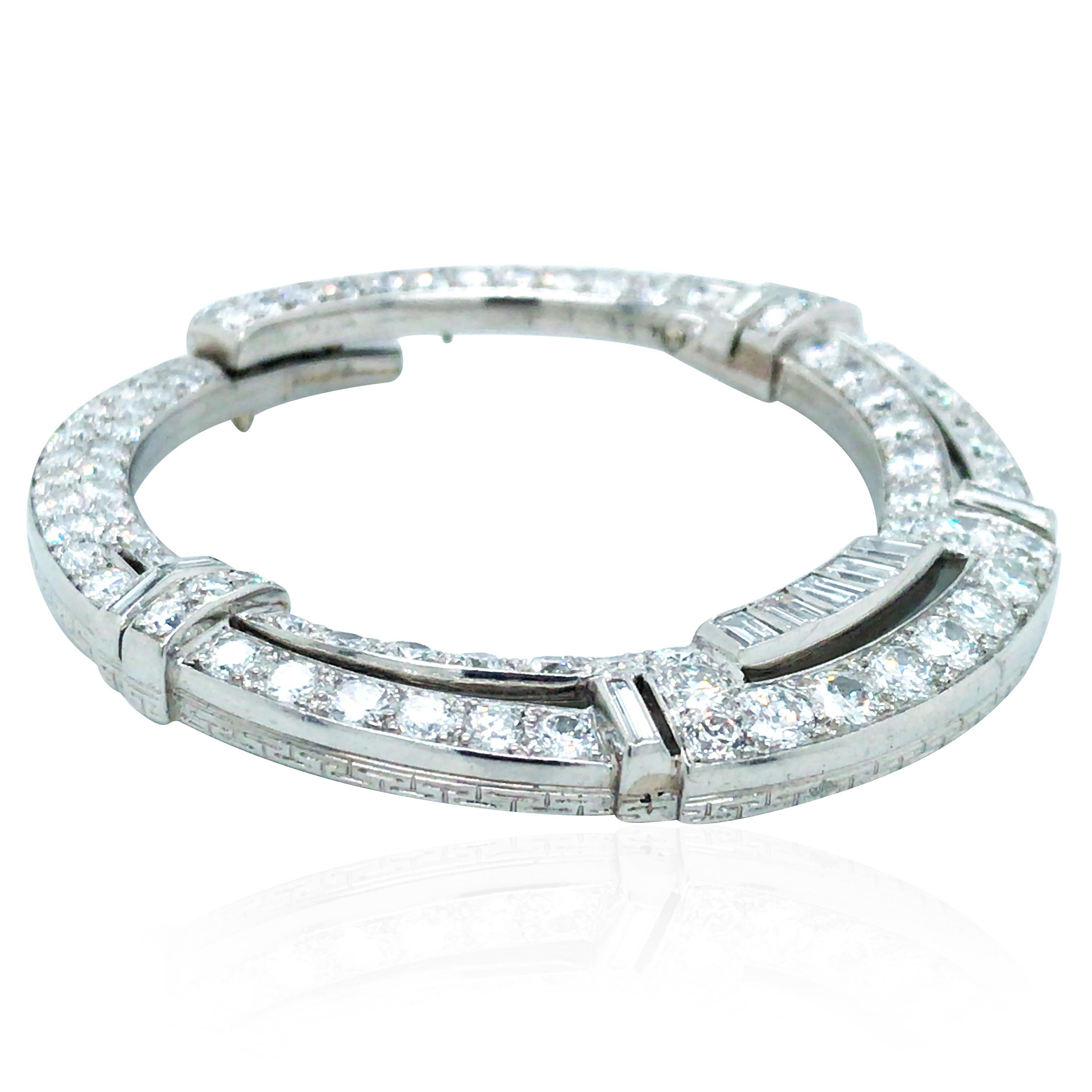 This Van Cleef & Arpels brooch from the iconic Circle collection of the 1930s showcases the brand's impeccable craftsmanship and timeless elegance. The approximately 4.3 carats of diamonds sparkle brilliantly against the platinum setting, with a