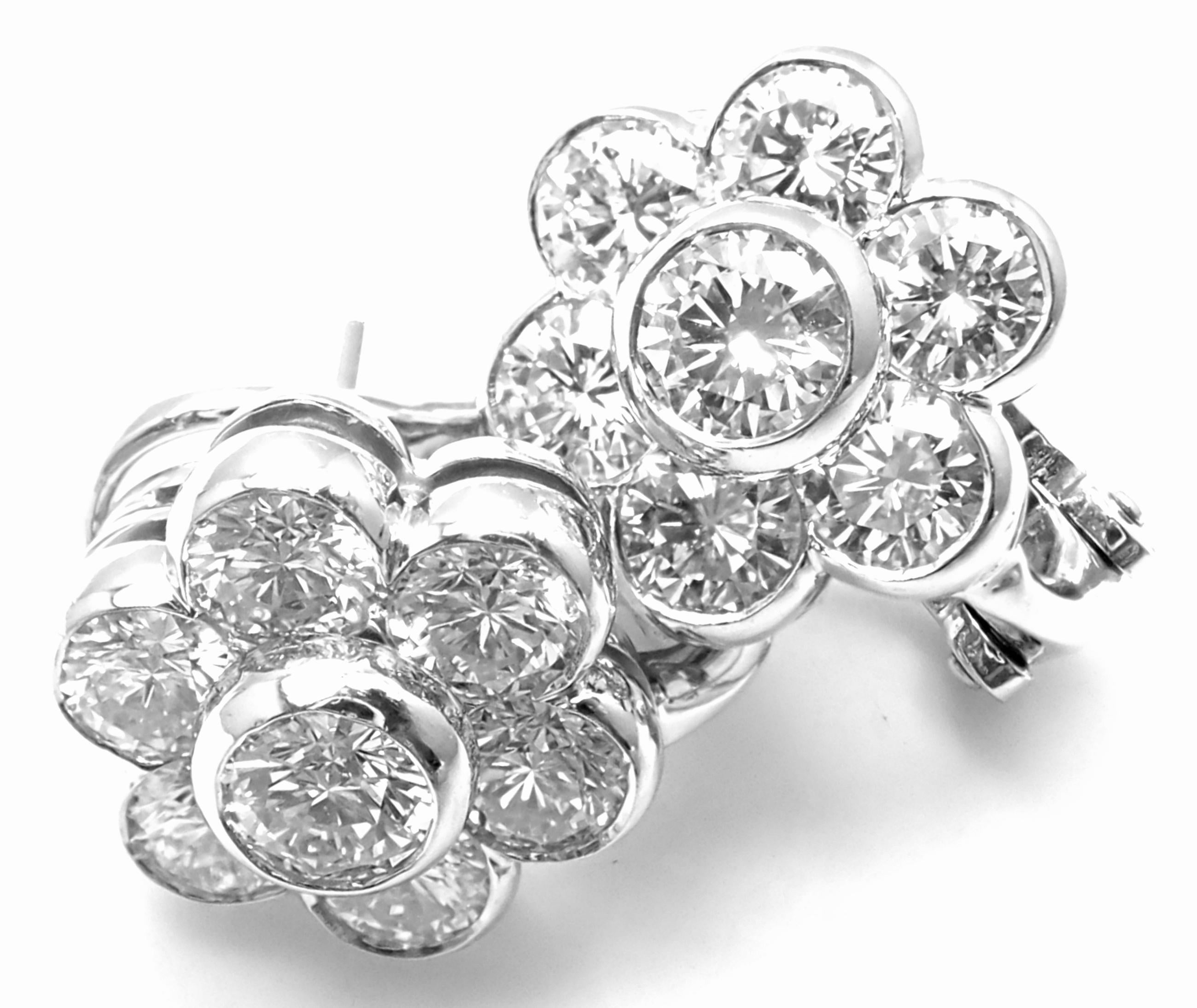 Van Cleef & Arpels Platinum Diamond Flower Earrings In New Condition In Holland, PA
