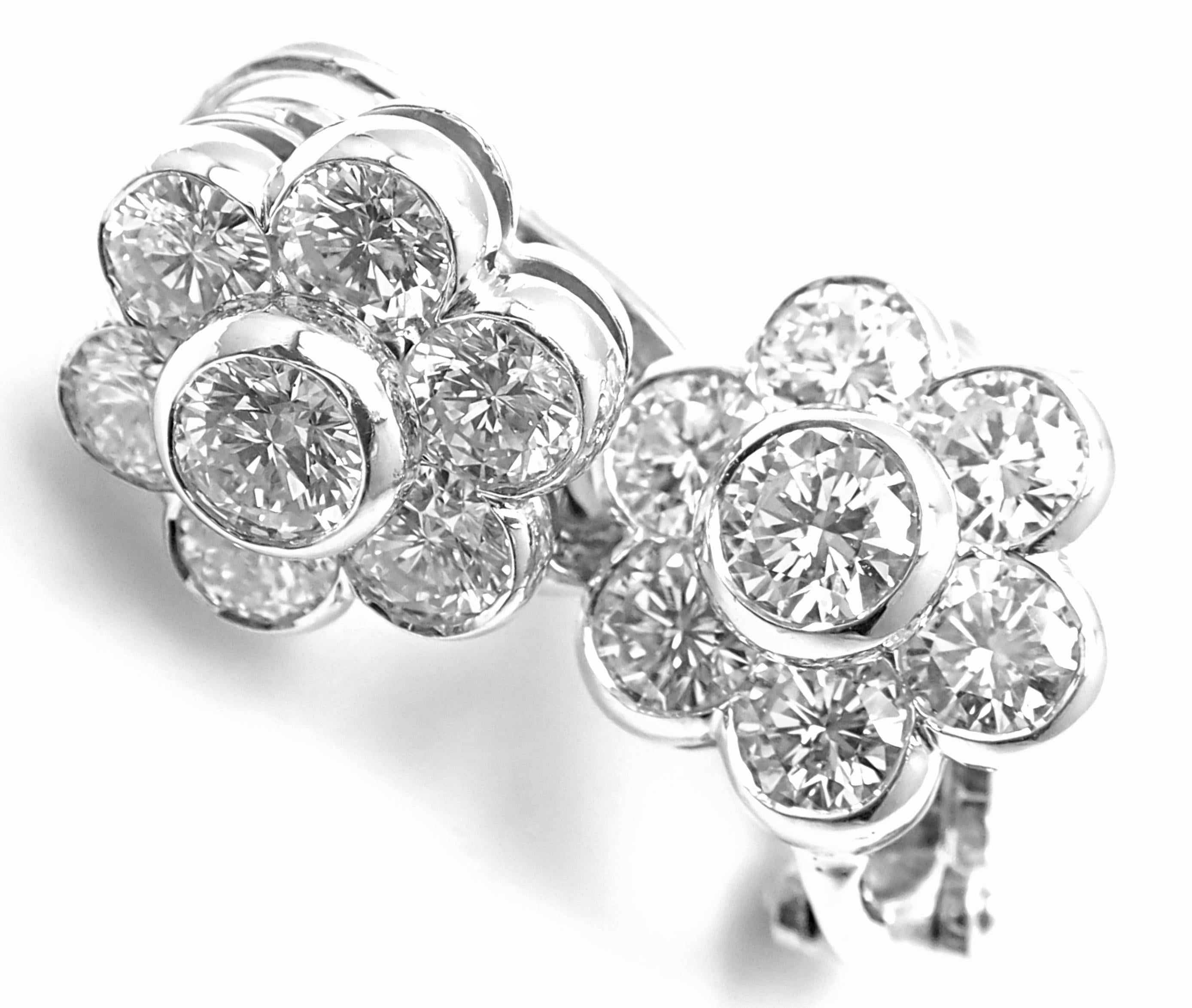 Women's or Men's Van Cleef & Arpels Platinum Diamond Flower Earrings