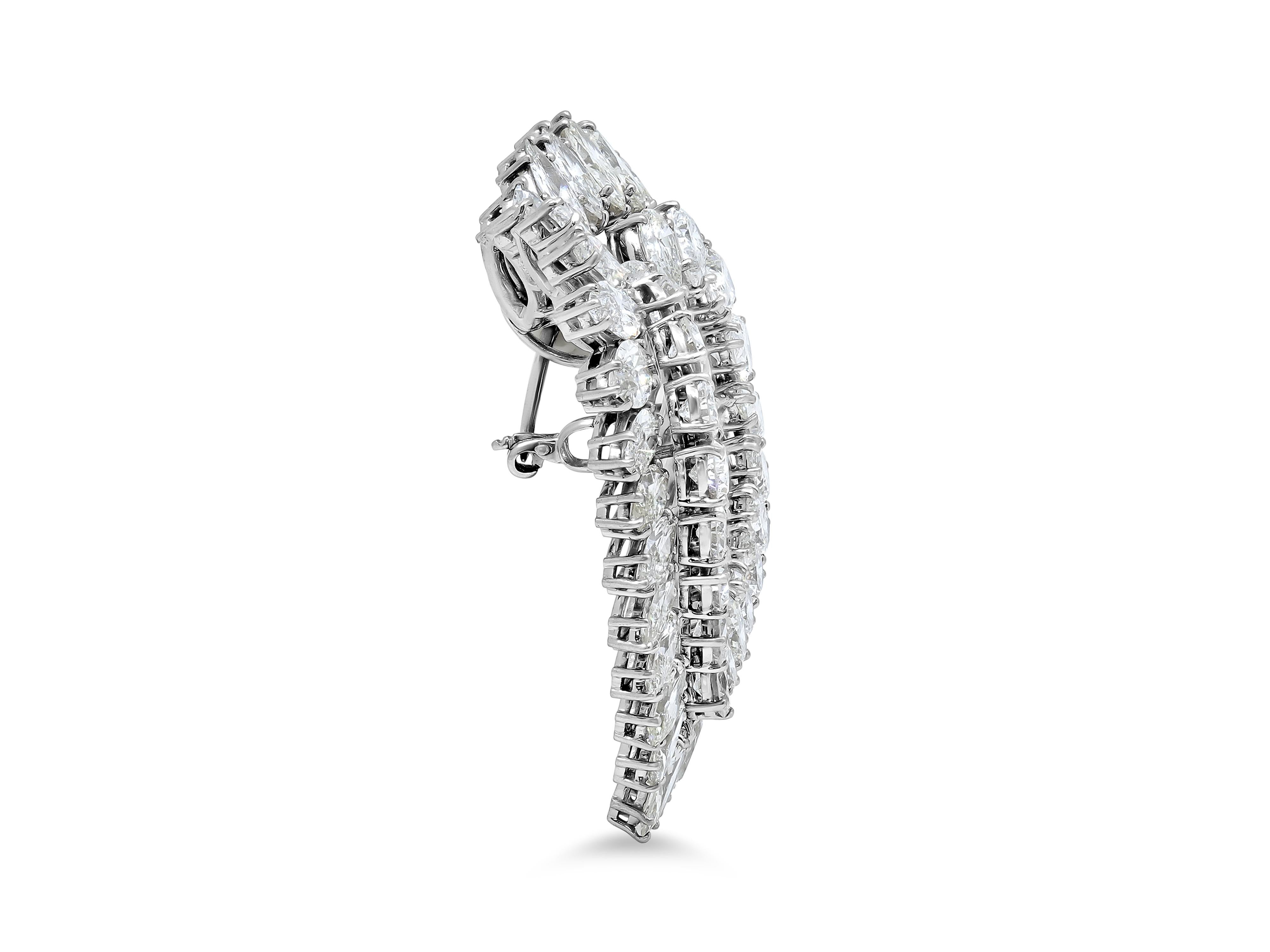 Pear Cut Van Cleef & Arpels Platinum Diamond Heart Brooch, 23.50 Carats For Sale