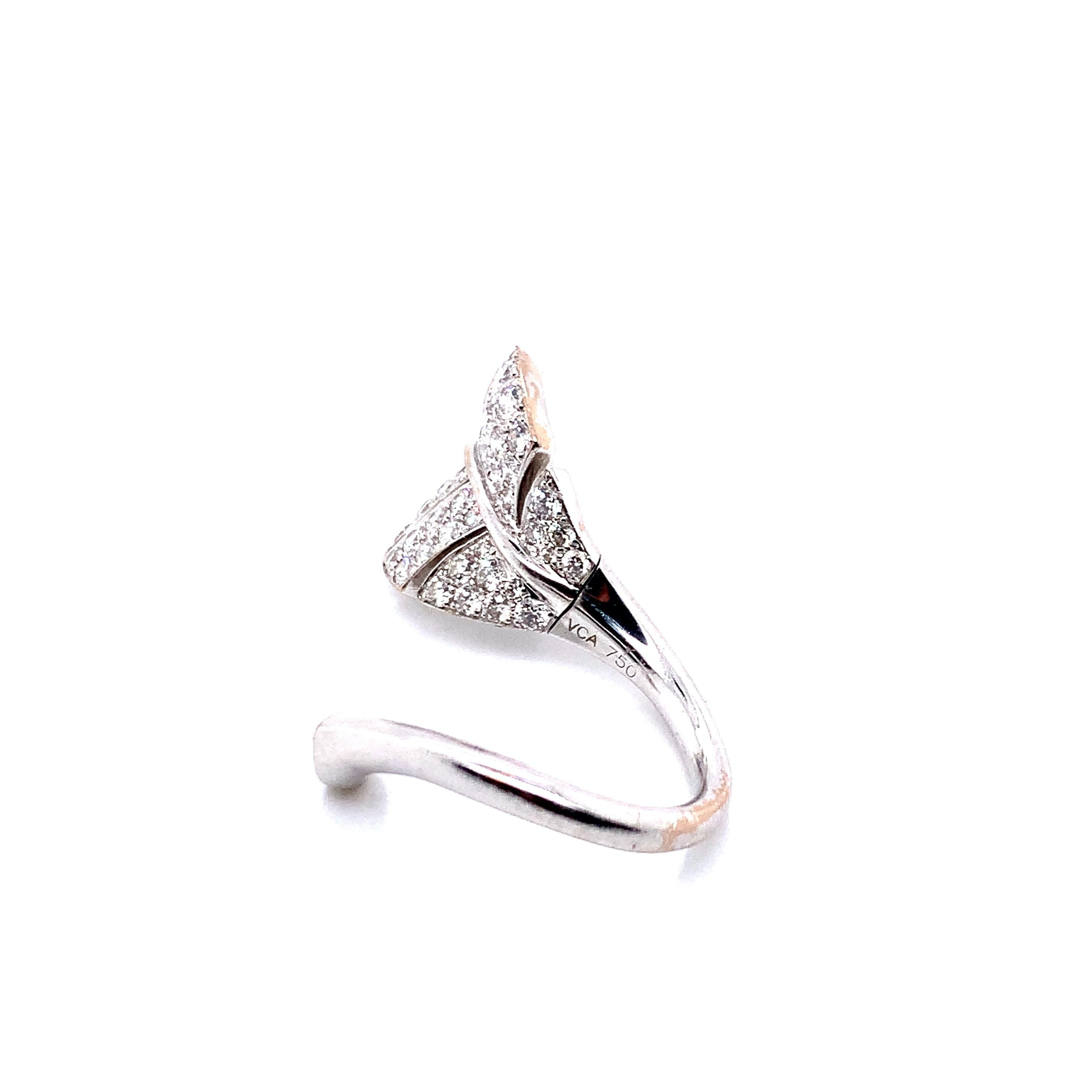 Round Cut Van Cleef & Arpels White Gold Diamond Leaf Ring For Sale