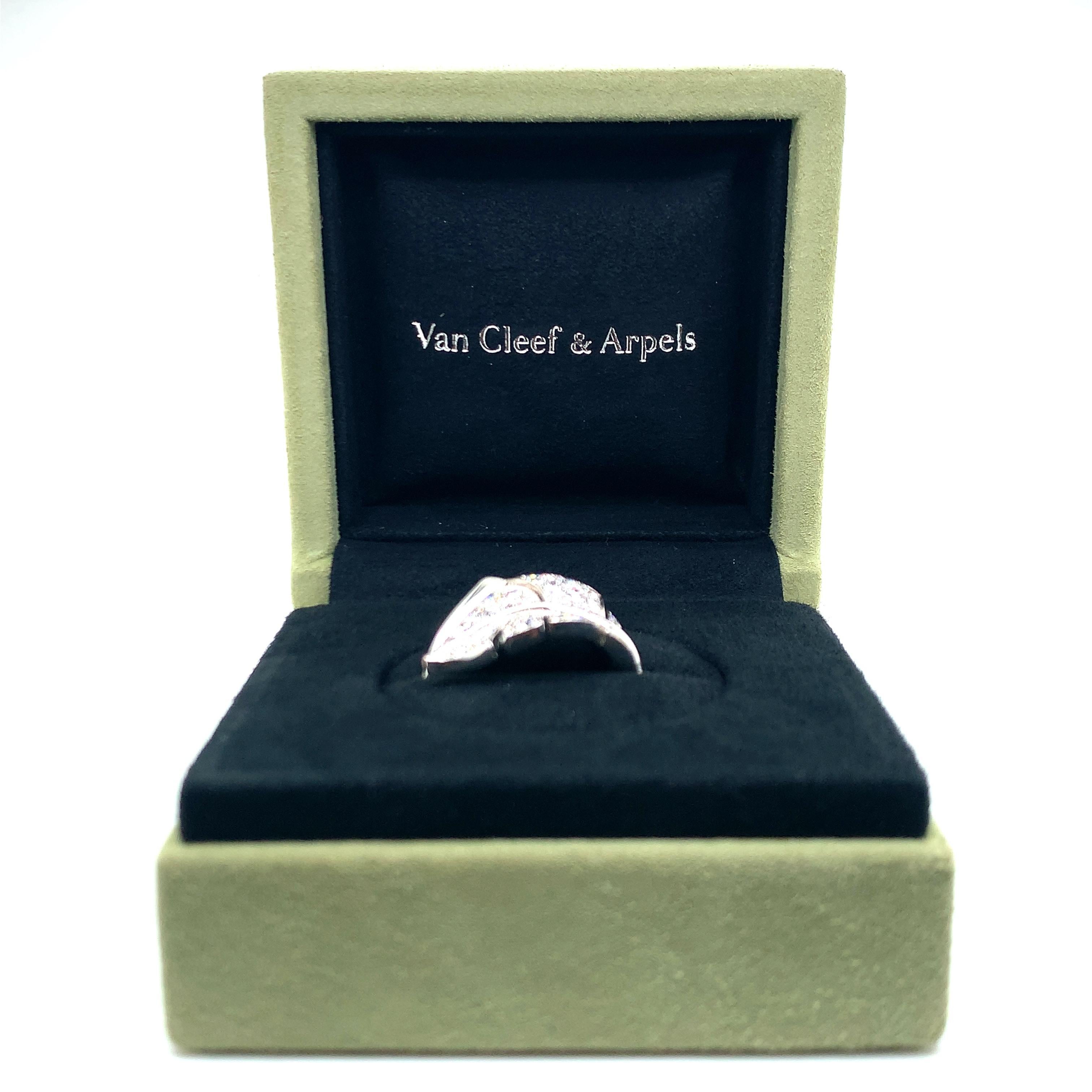 Van Cleef & Arpels White Gold Diamond Leaf Ring In Excellent Condition For Sale In New York, NY