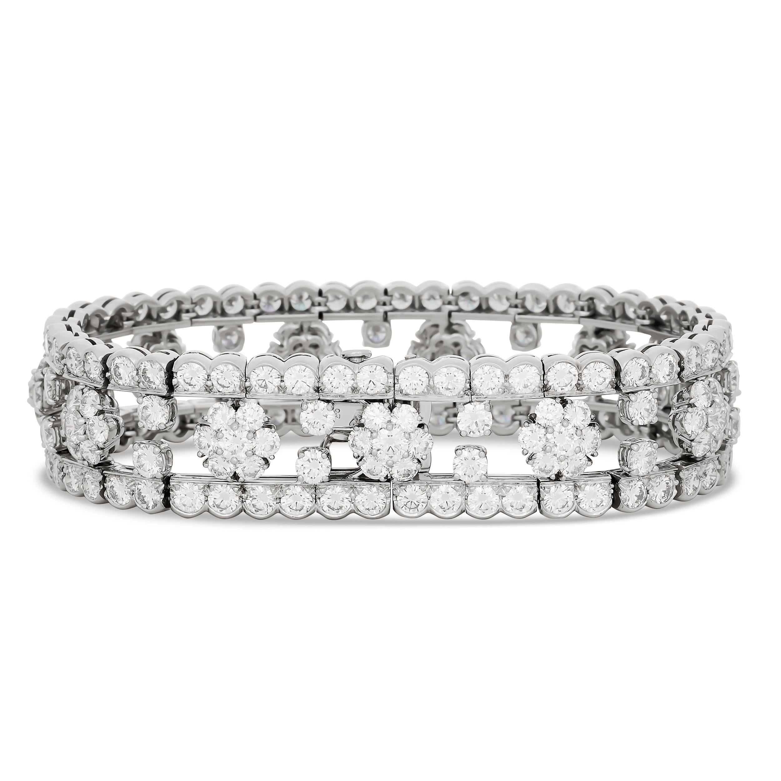 Bracciale Van Cleef & Arpels in platino con diamanti e fiocco di neve In condizioni ottime in vendita a Philadelphia, PA