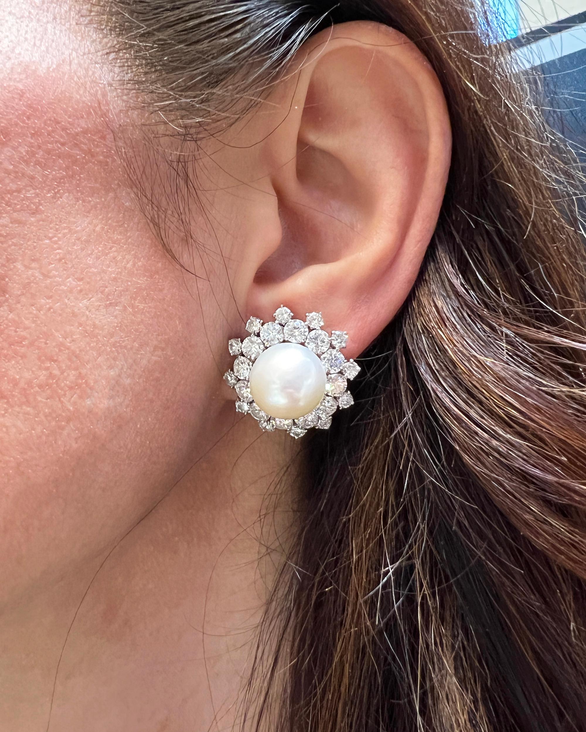 Van Cleef & Arpels Vintage Platinum Pearl Diamond Ear Clips, circa 1980 In Good Condition For Sale In New York, NY