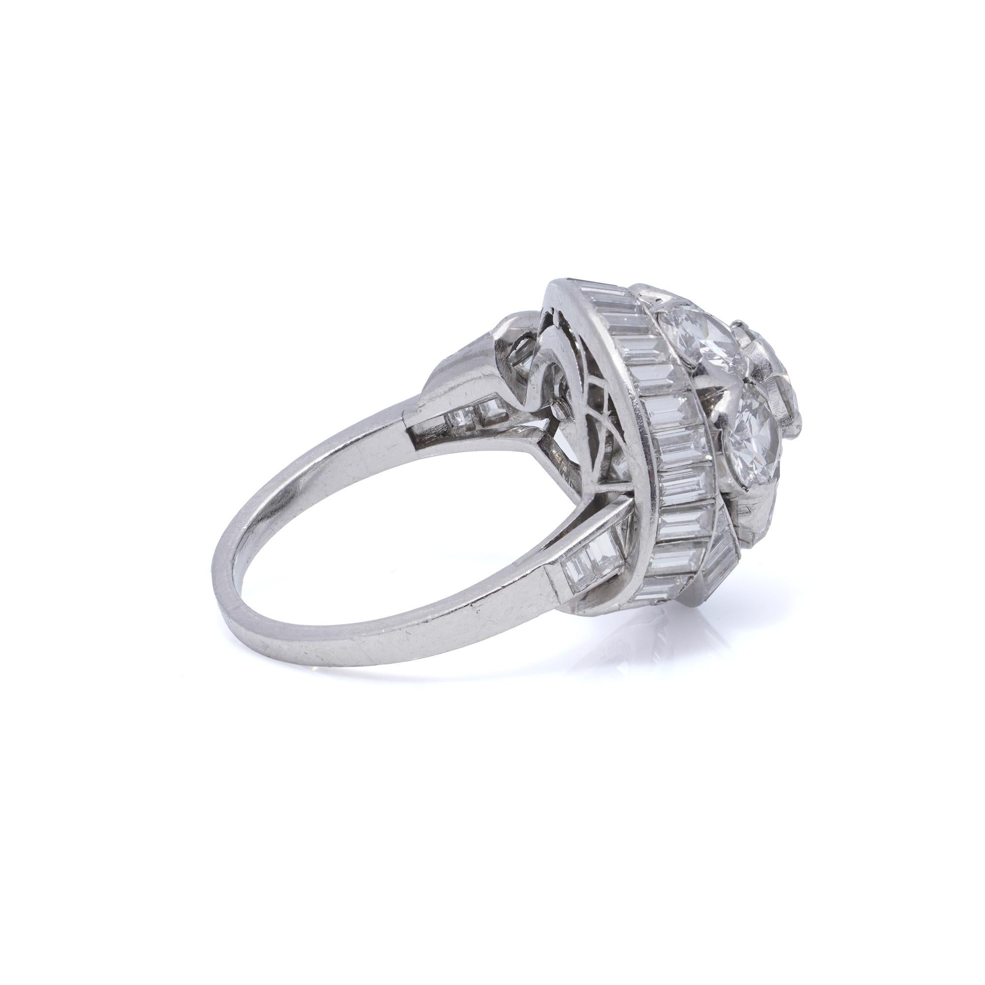 Donna Anello in platino Van Cleef & Arpels con 4,2 carati di diamanti. in vendita