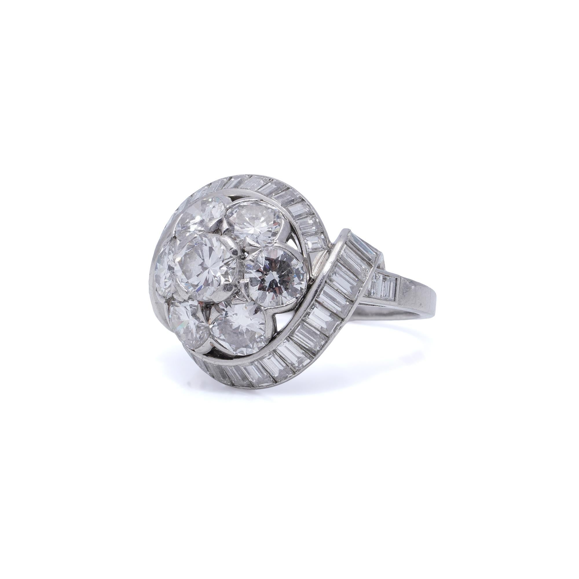 Anello in platino Van Cleef & Arpels con 4,2 carati di diamanti. in vendita 2