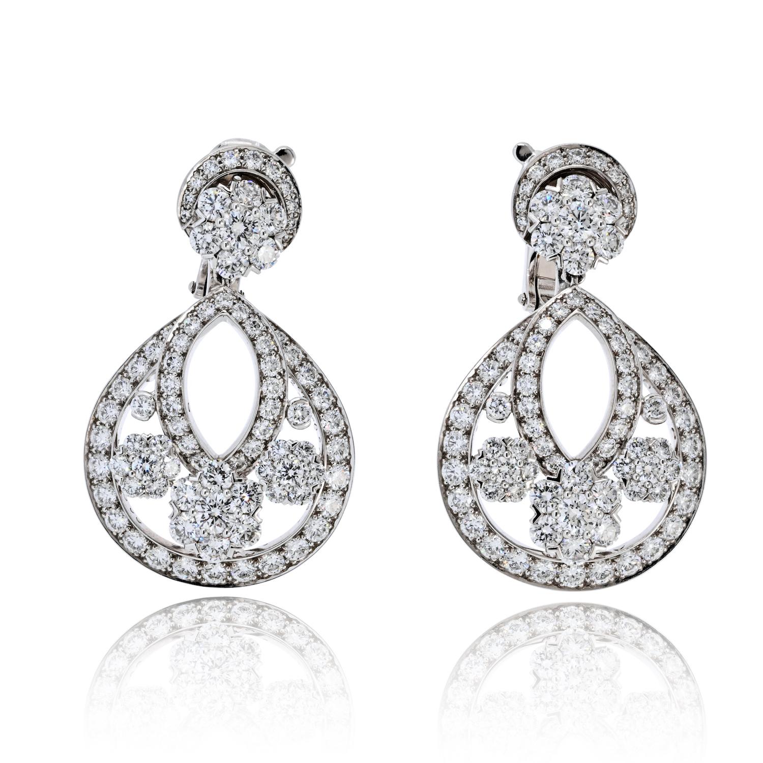 Taille ronde Van Cleef & Arpels Boucles d'oreilles flocon de neige en platine et diamants petit modèle en vente