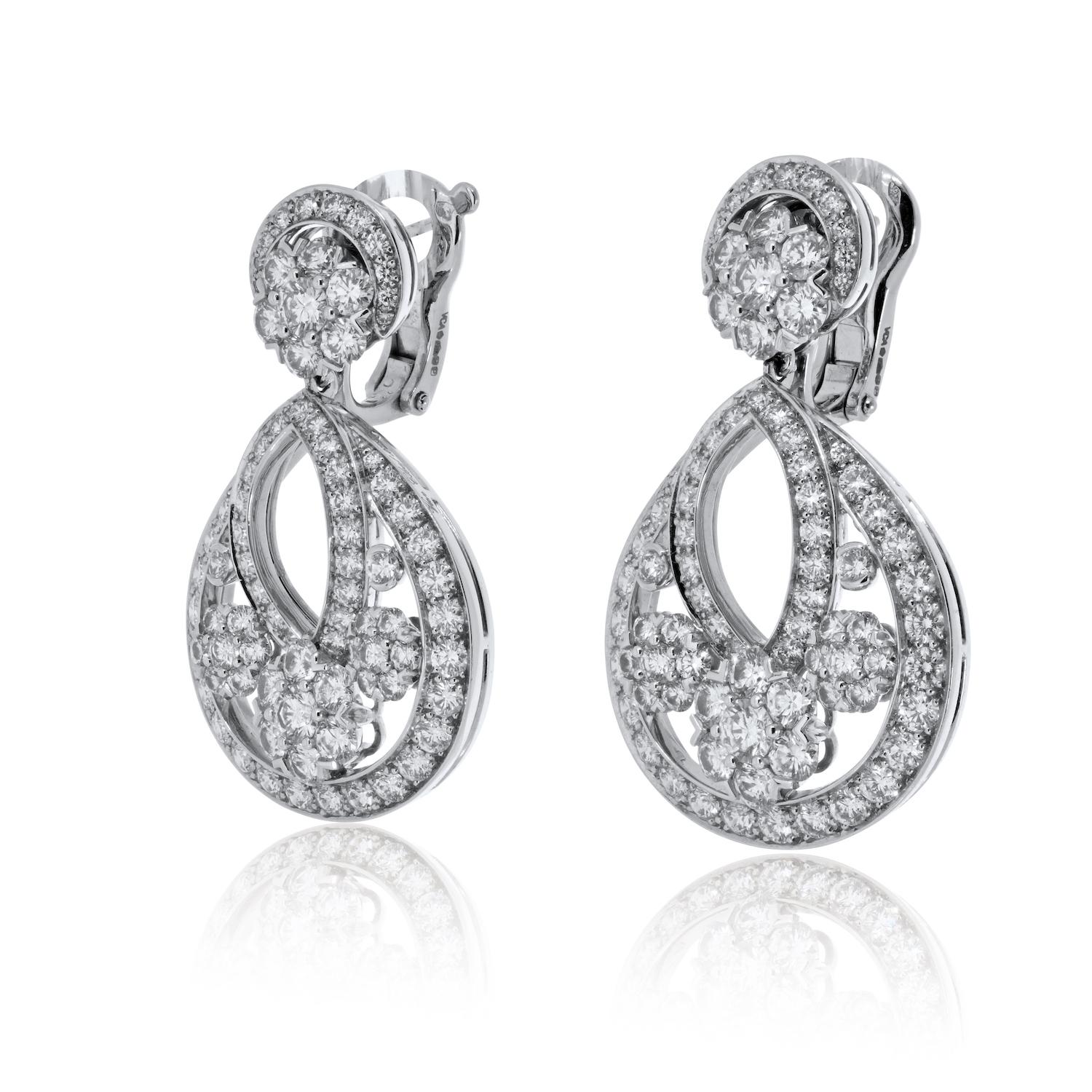 Van Cleef & Arpels Boucles d'oreilles flocon de neige en platine et diamants petit modèle Excellent état - En vente à New York, NY